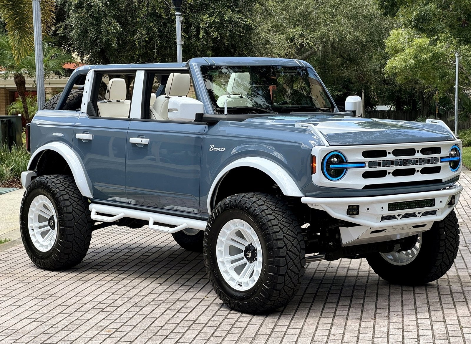2024 Ford Bronco Outer Banks Retro Hard Top V6 Luxury Package
