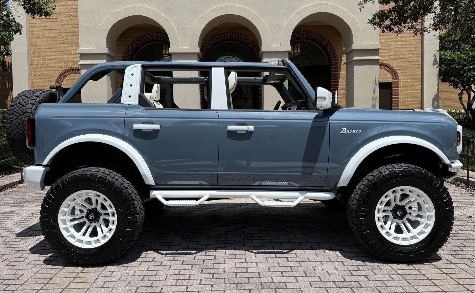2024 Ford Bronco Outer Banks Retro Hard Top V6 Luxury Package