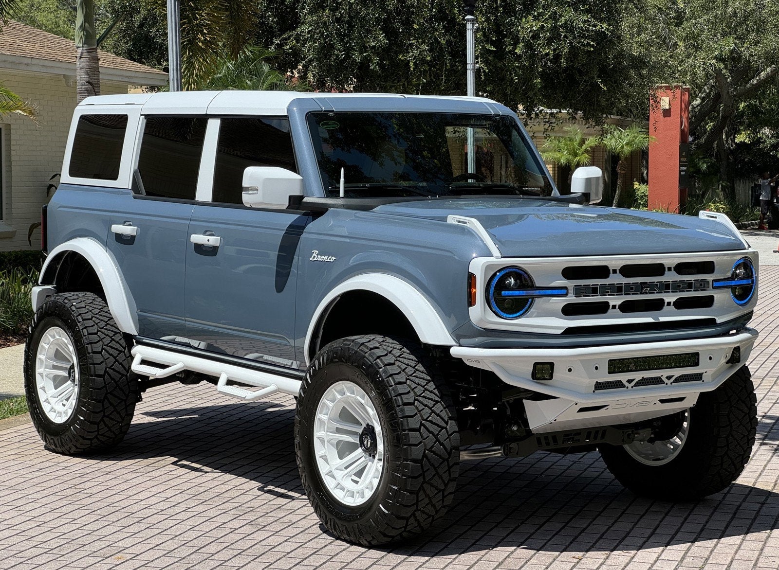 2024 Ford Bronco Outer Banks Retro Hard Top V6 Luxury Package
