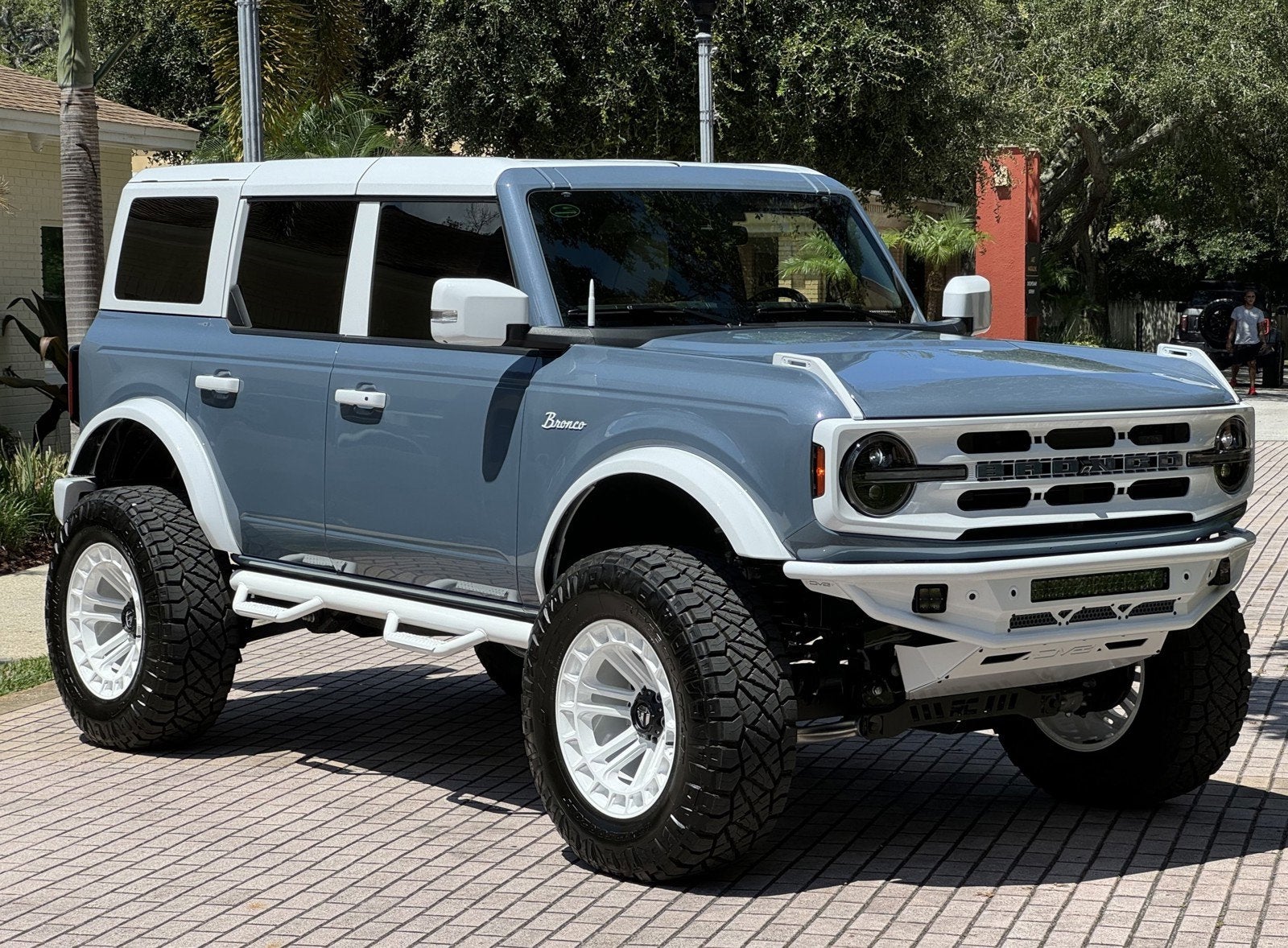 2024 Ford Bronco Outer Banks Retro Hard Top V6 Luxury Package