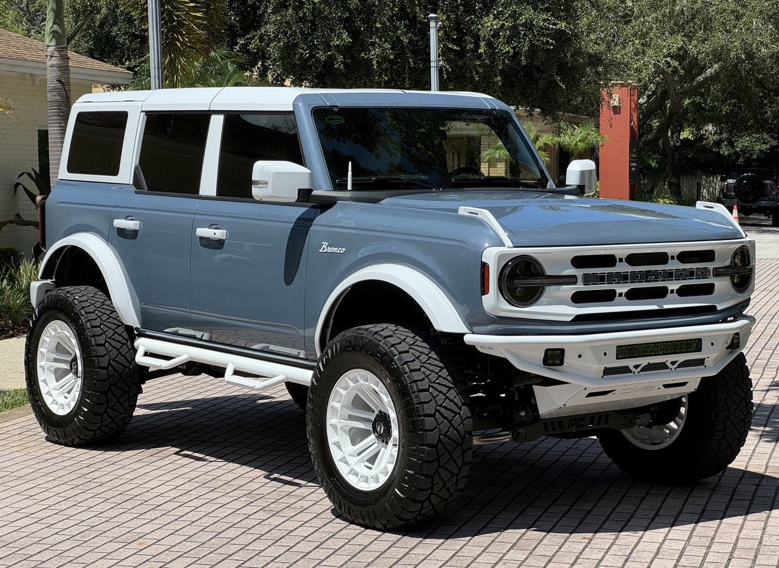 2024 Ford Bronco Outer Banks Retro Hard Top V6 Luxury Package