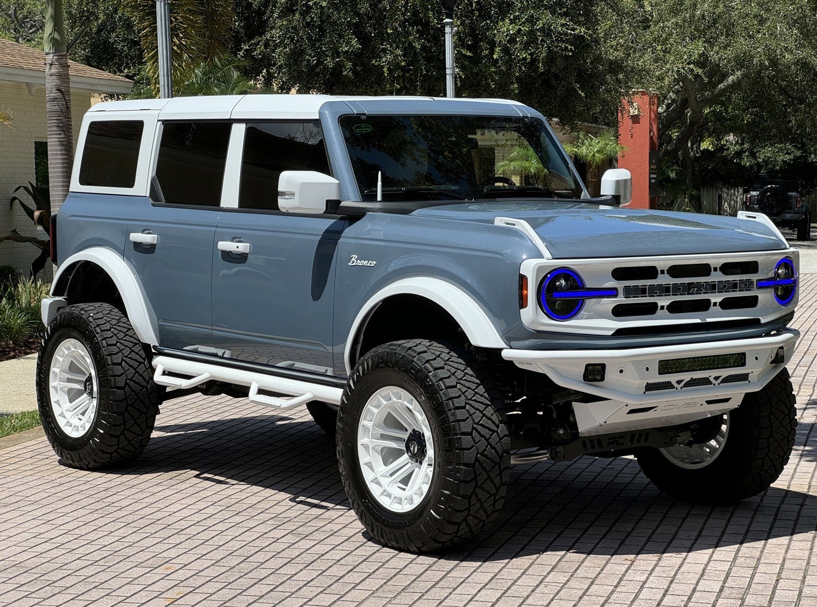 2024 Ford Bronco Outer Banks Retro Hard Top V6 Luxury Package