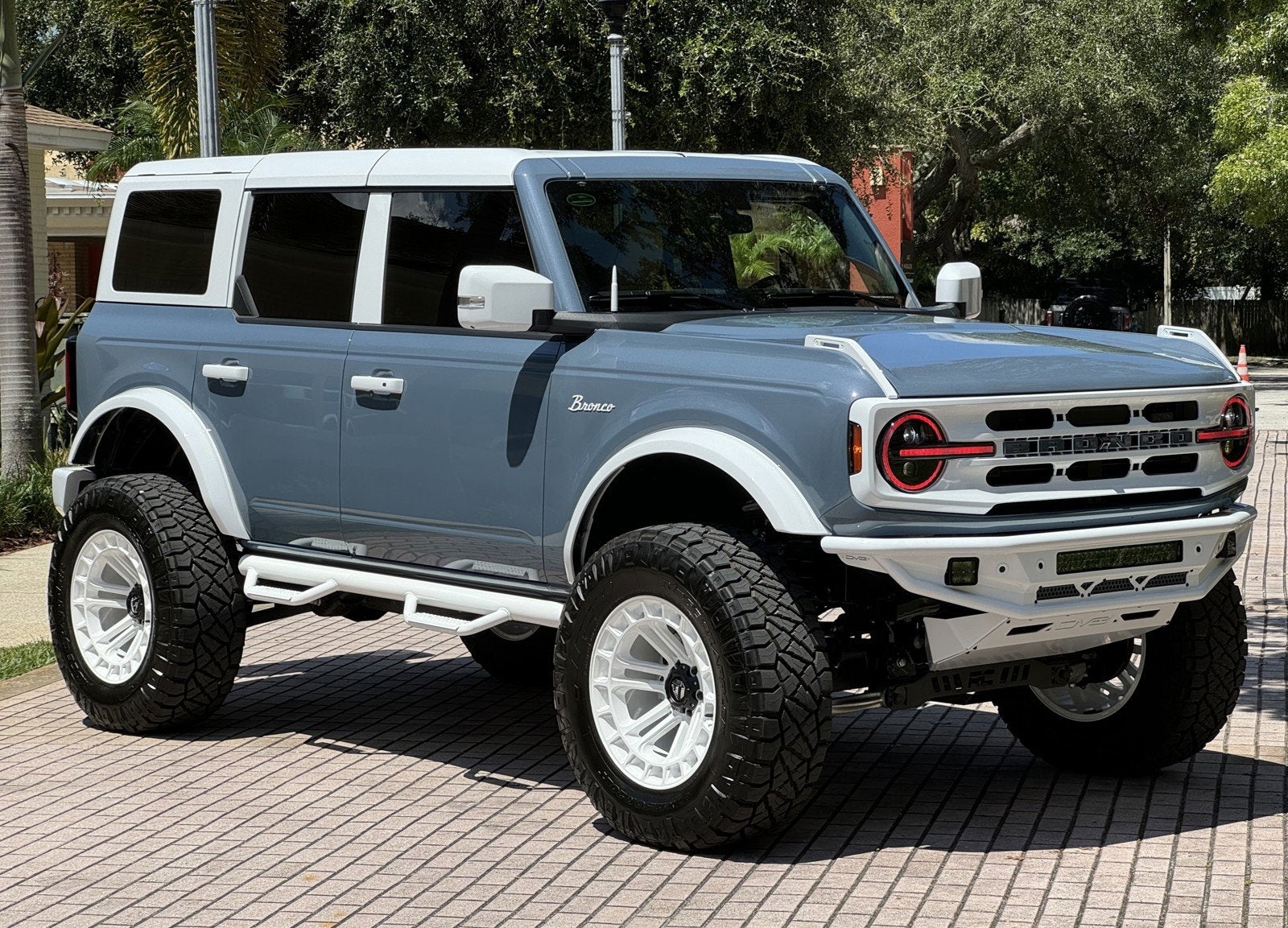 2024 Ford Bronco Outer Banks Retro Hard Top V6 Luxury Package