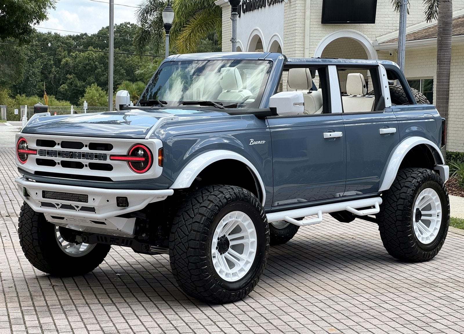 2024 Ford Bronco Outer Banks Retro Hard Top V6 Luxury Package