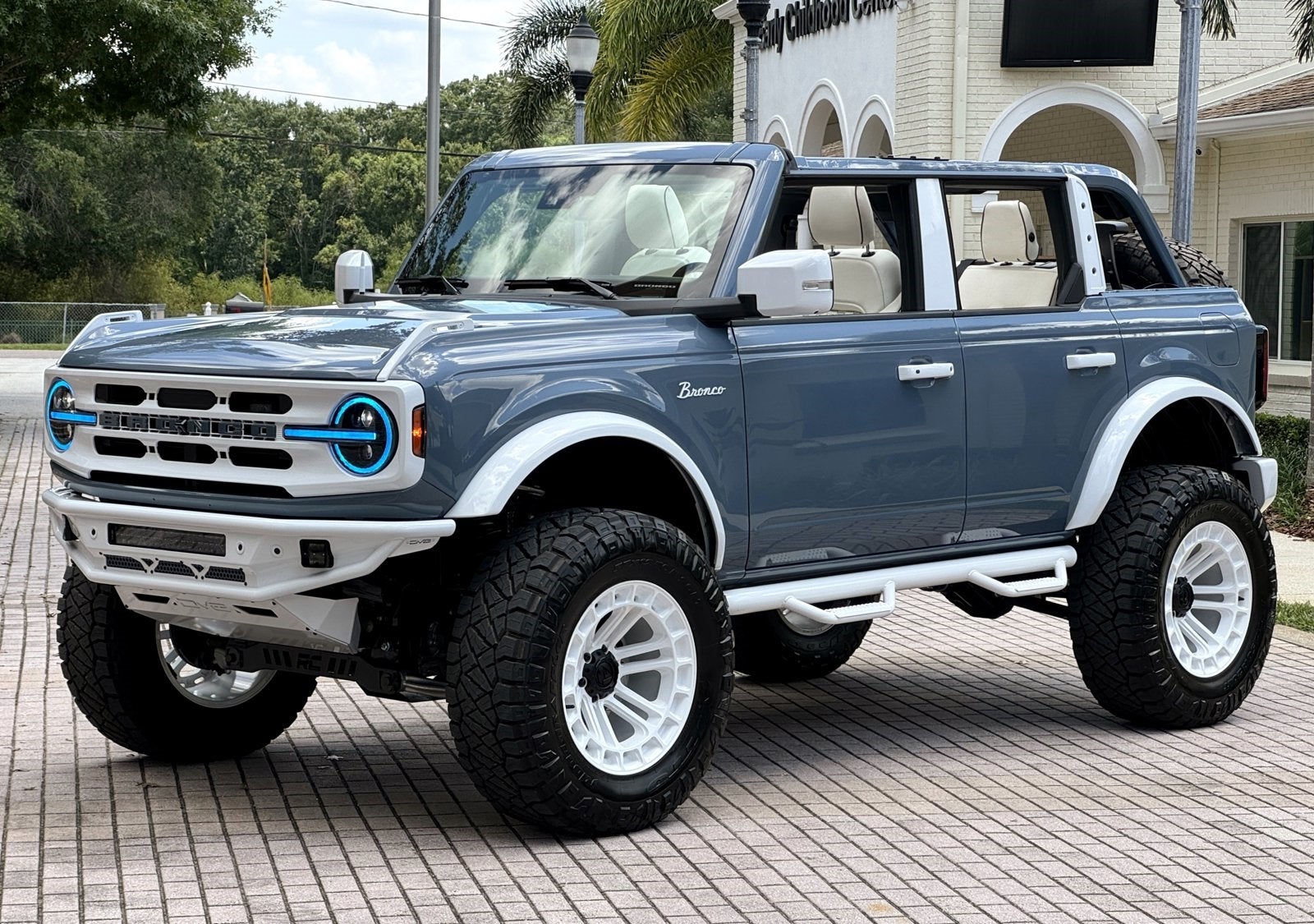 2024 Ford Bronco Outer Banks Retro Hard Top V6 Luxury Package