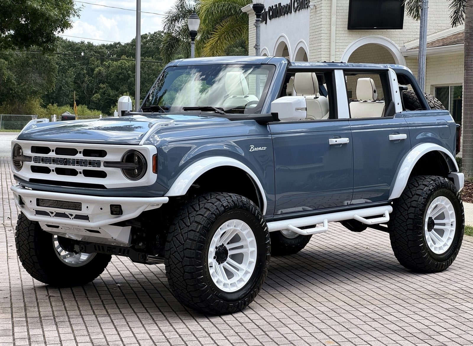 2024 Ford Bronco Outer Banks Retro Hard Top V6 Luxury Package