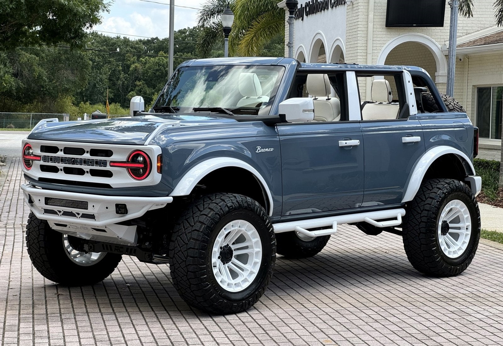 2024 Ford Bronco Outer Banks Retro Hard Top V6 Luxury Package