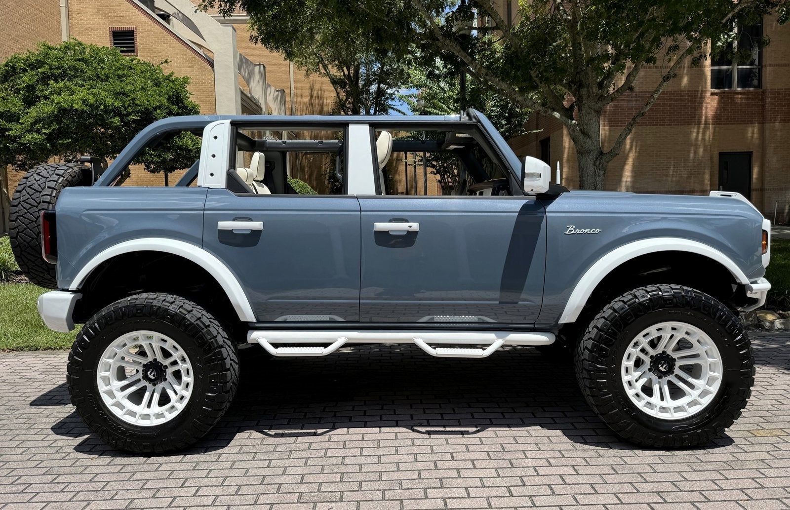 2024 Ford Bronco Outer Banks Retro Hard Top V6 Luxury Package