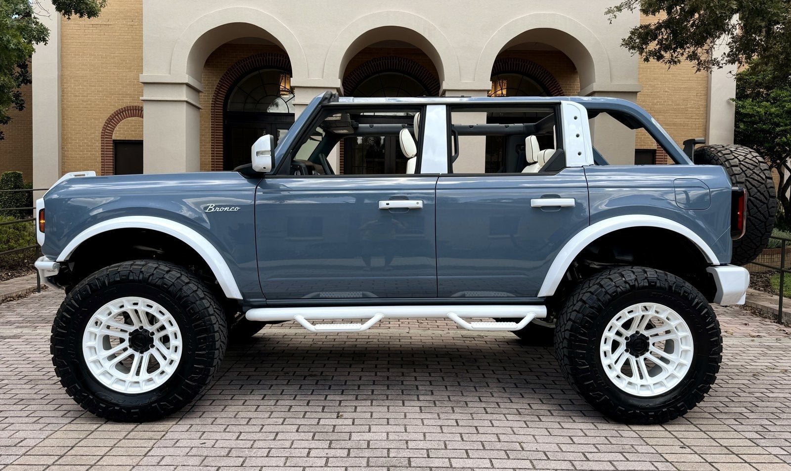 2024 Ford Bronco Outer Banks Retro Hard Top V6 Luxury Package