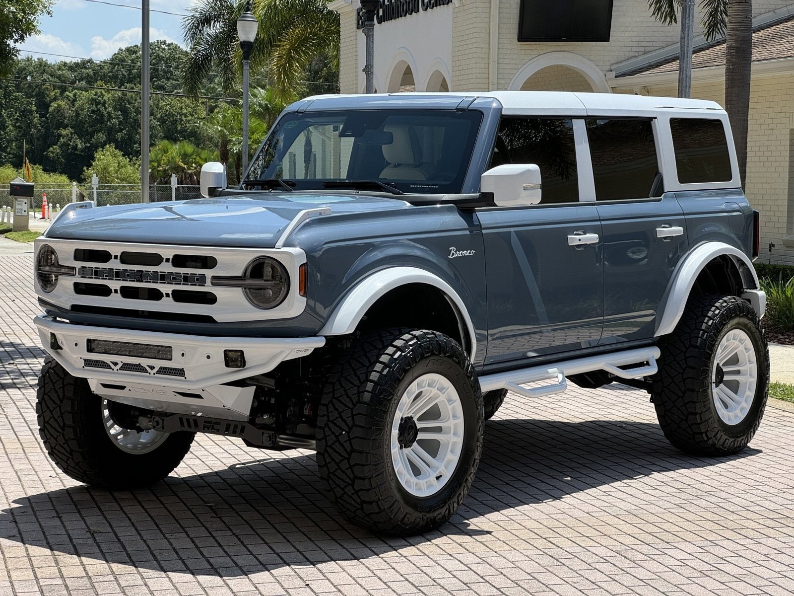 2024 Ford Bronco Outer Banks Retro Hard Top V6 Luxury Package