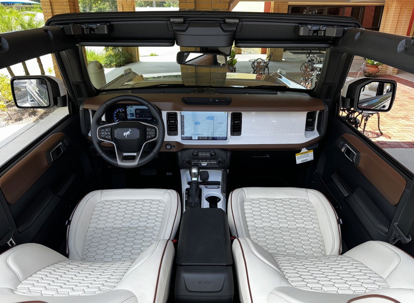 2024 Ford Bronco Outer Banks Retro Hard Top V6 Luxury Package