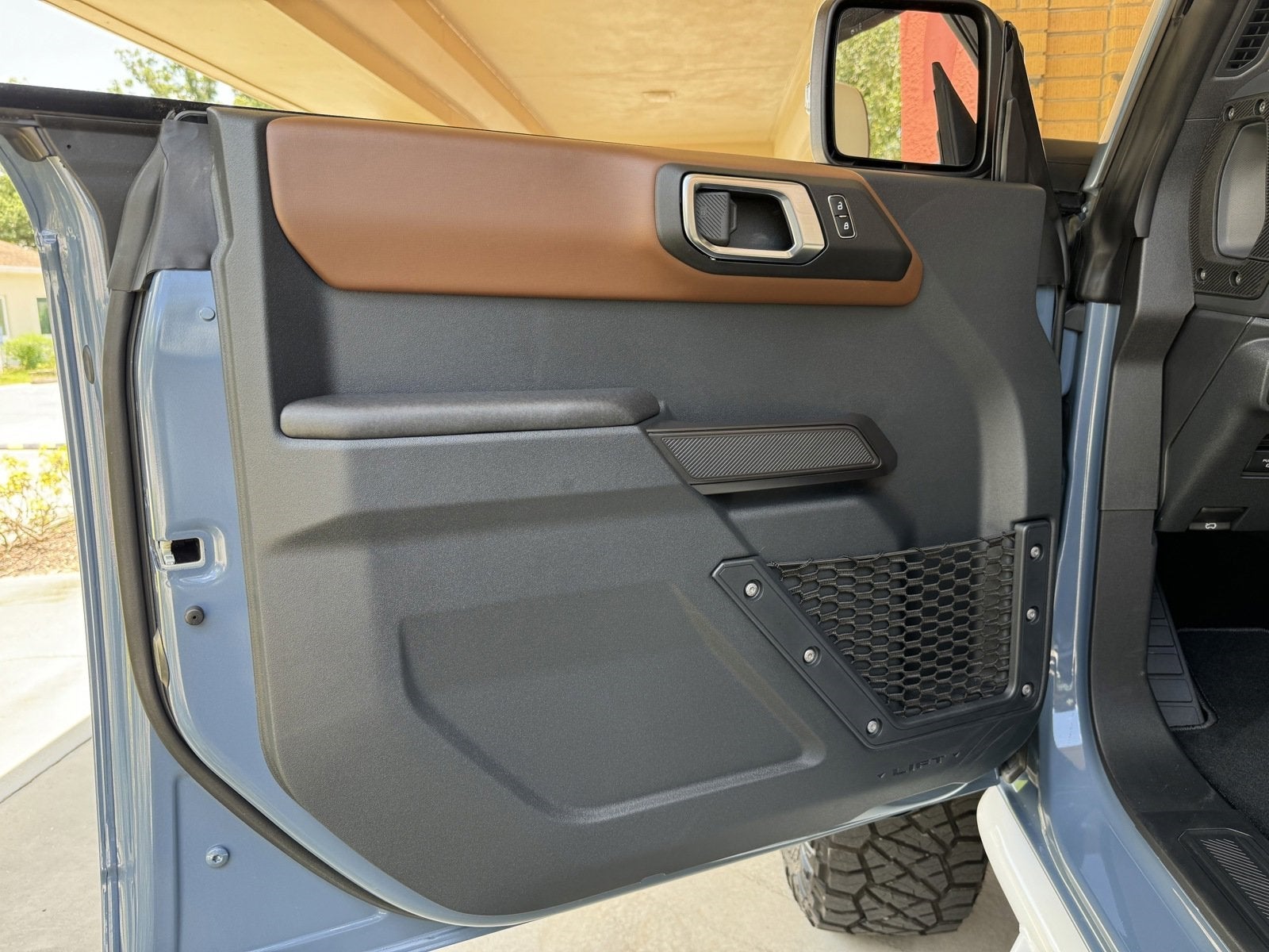 2024 Ford Bronco Outer Banks Retro Hard Top V6 Luxury Package