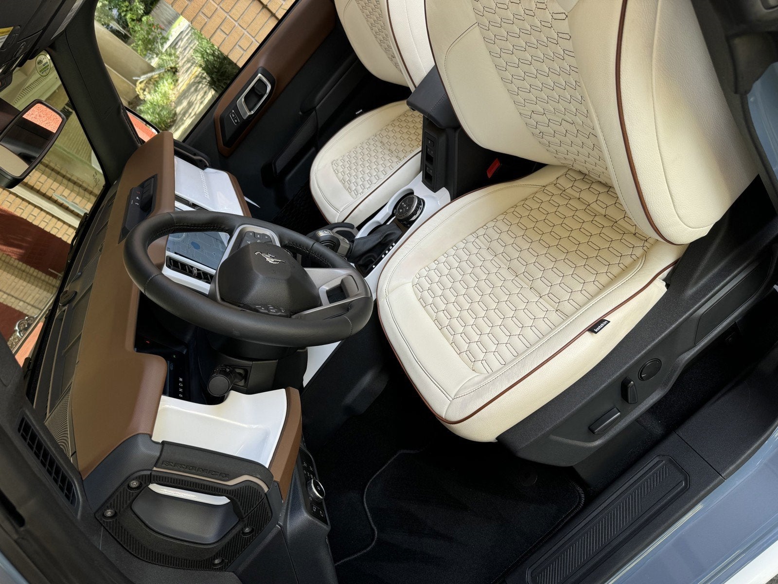 2024 Ford Bronco Outer Banks Retro Hard Top V6 Luxury Package