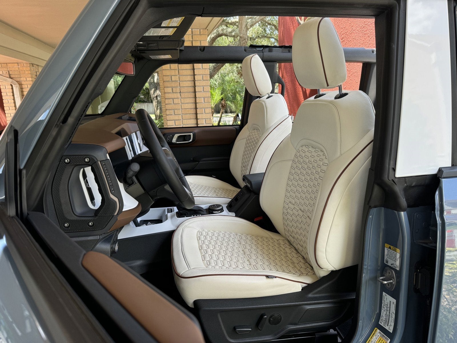 2024 Ford Bronco Outer Banks Retro Hard Top V6 Luxury Package