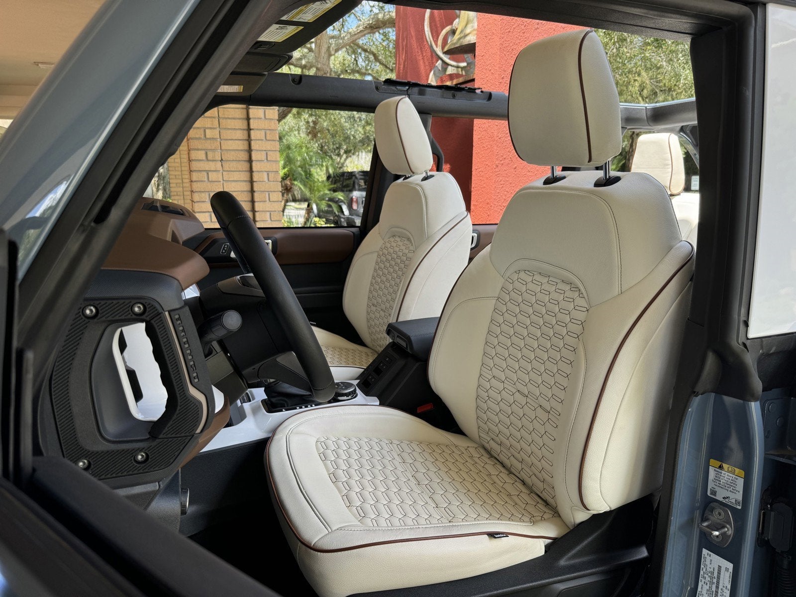 2024 Ford Bronco Outer Banks Retro Hard Top V6 Luxury Package