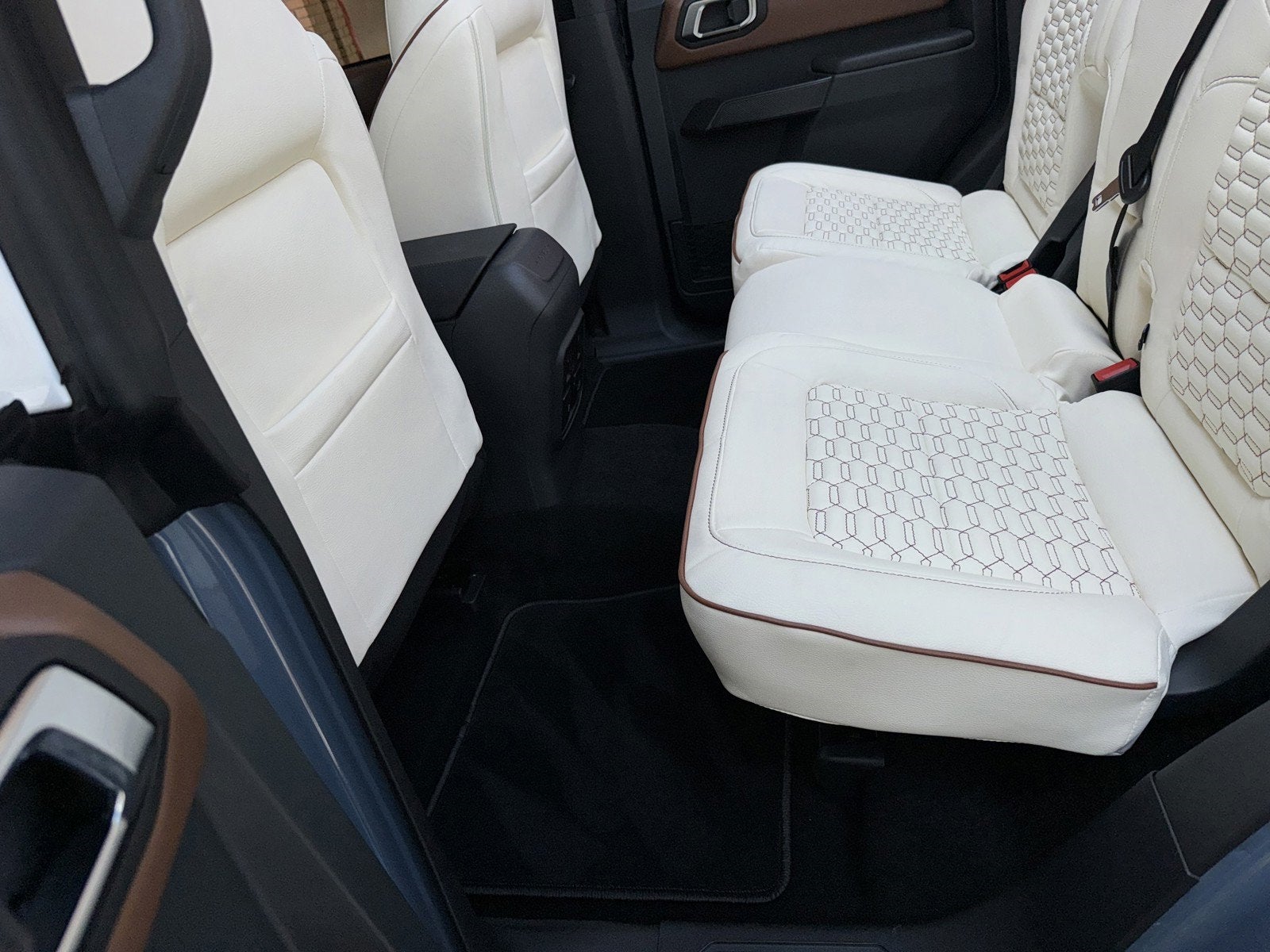 2024 Ford Bronco Outer Banks Retro Hard Top V6 Luxury Package