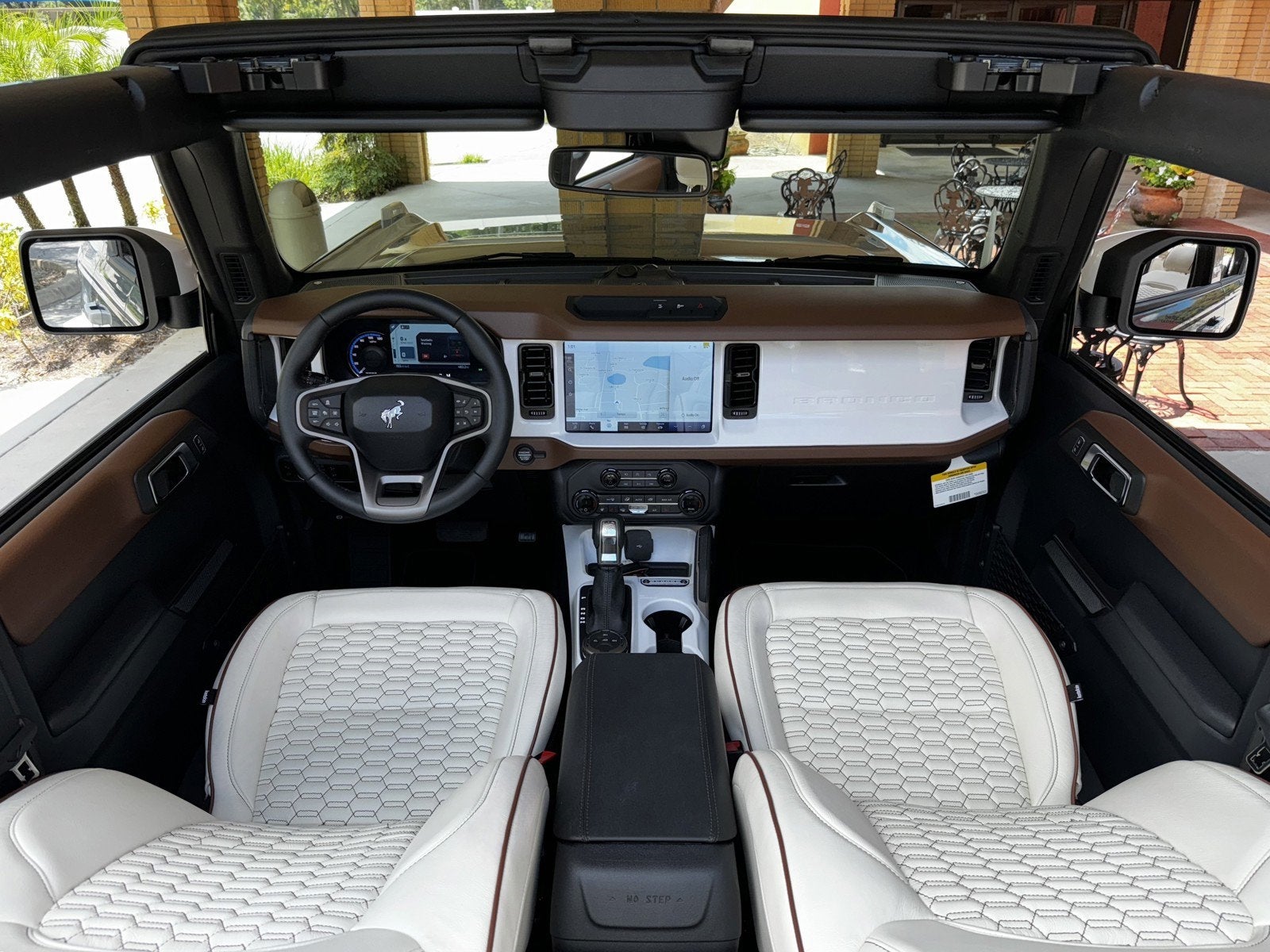 2024 Ford Bronco Outer Banks Retro Hard Top V6 Luxury Package