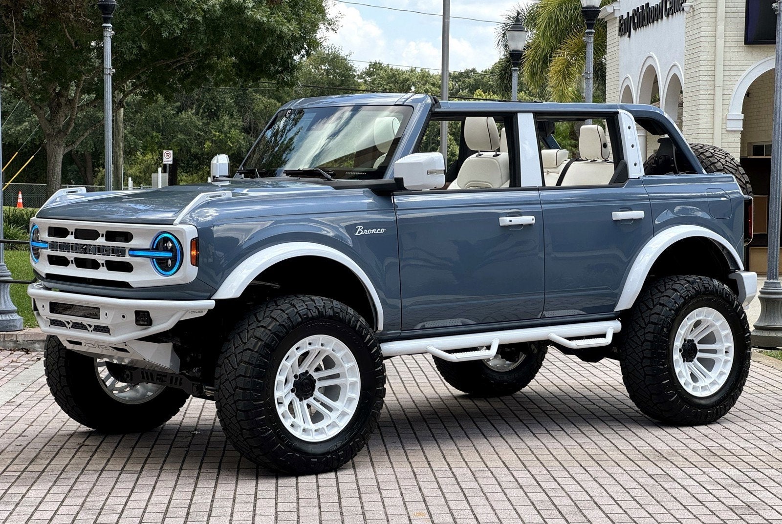 2024 Ford Bronco Outer Banks Retro Hard Top V6 Luxury Package