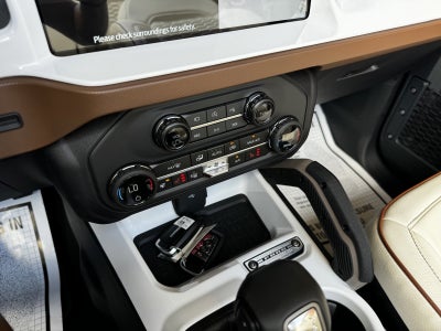 2024 Ford Bronco Outer Banks Retro Hard Top V6 Luxury Package