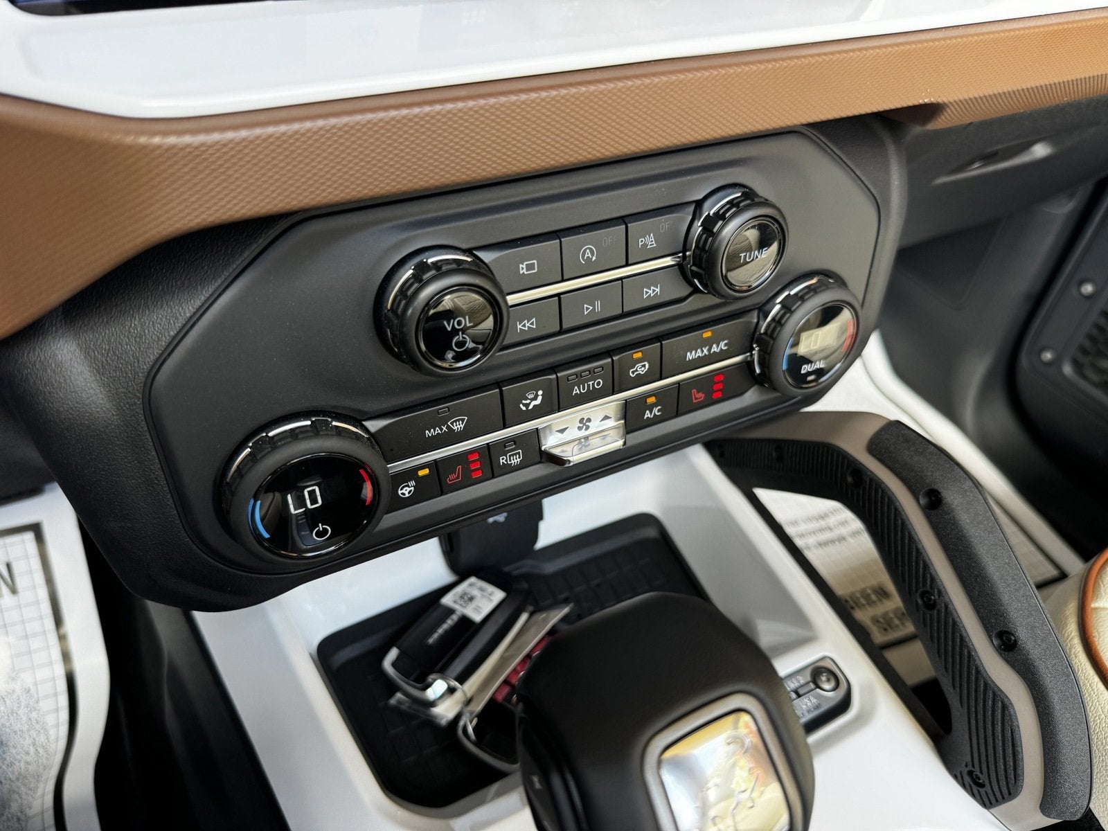 2024 Ford Bronco Outer Banks Retro Hard Top V6 Luxury Package