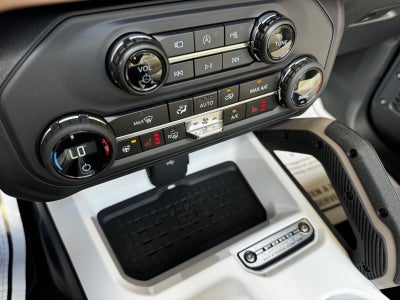 2024 Ford Bronco Outer Banks Retro Hard Top V6 Luxury Package