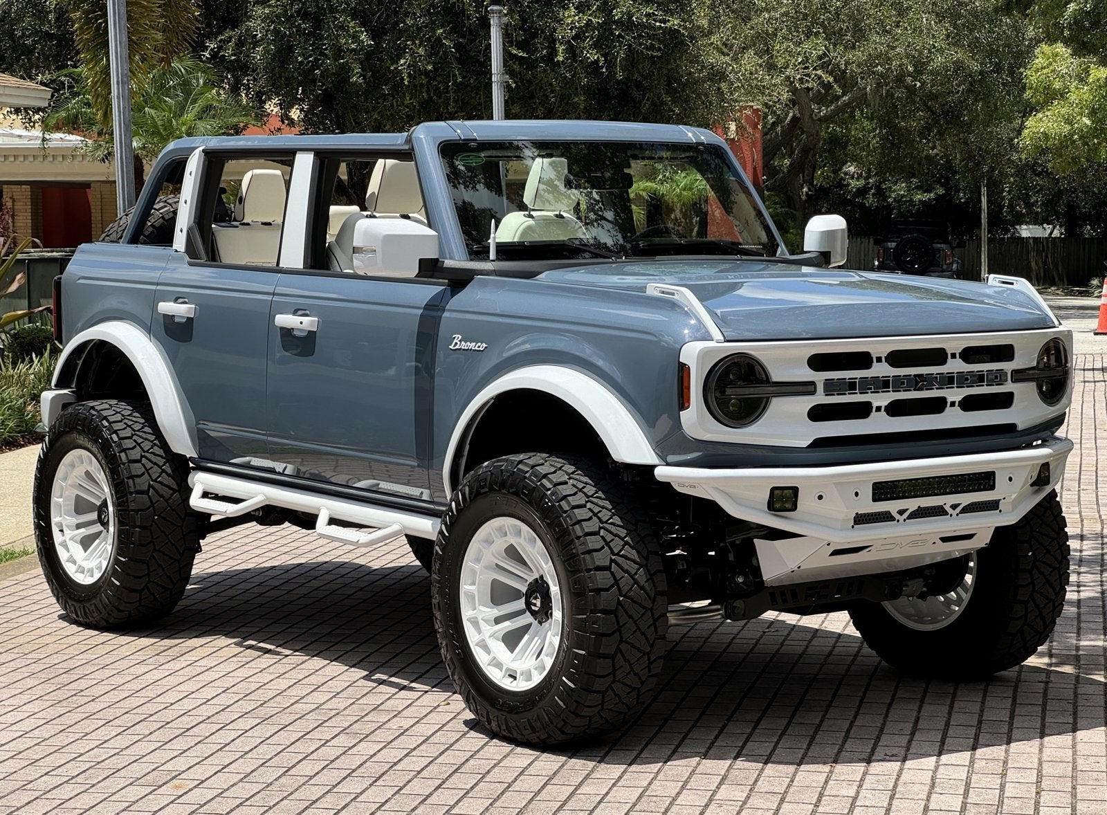 2024 Ford Bronco Outer Banks Retro Hard Top V6 Luxury Package