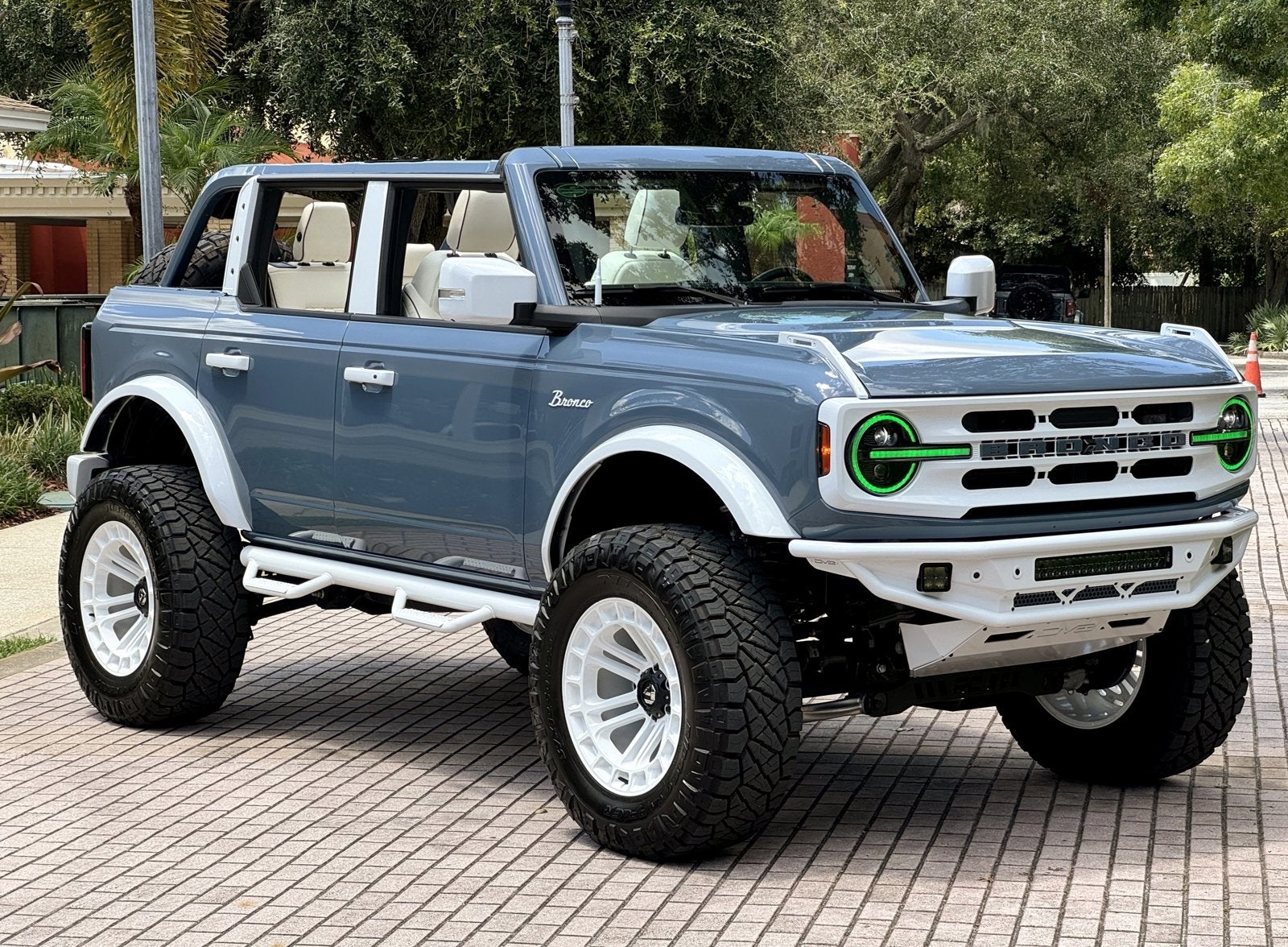 2024 Ford Bronco Outer Banks Retro Hard Top V6 Luxury Package