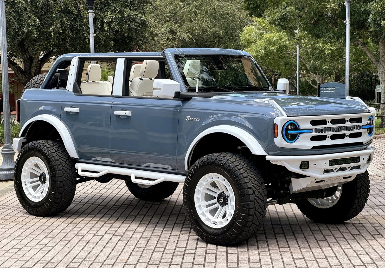 2024 Ford Bronco Outer Banks Retro Hard Top V6 Luxury Package