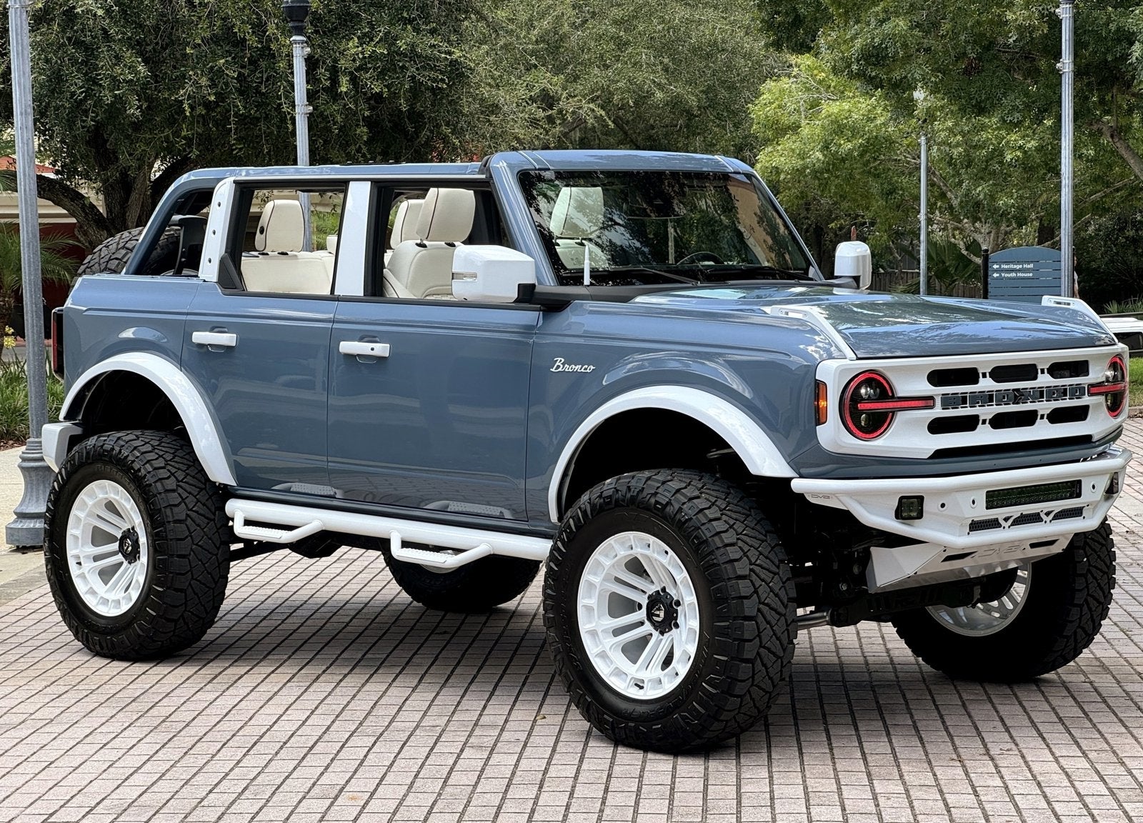 2024 Ford Bronco Outer Banks Retro Hard Top V6 Luxury Package
