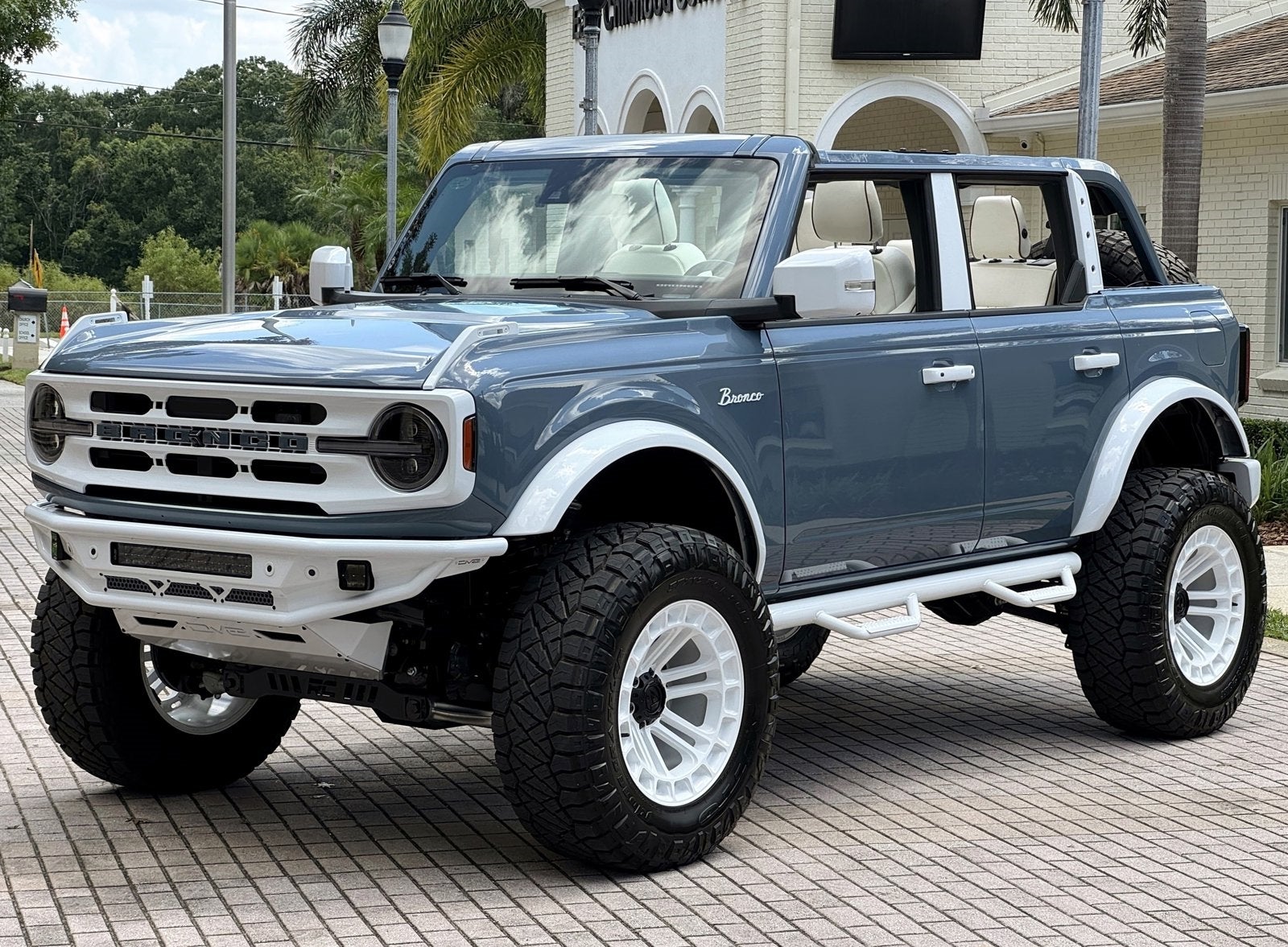 2024 Ford Bronco Outer Banks Retro Hard Top V6 Luxury Package