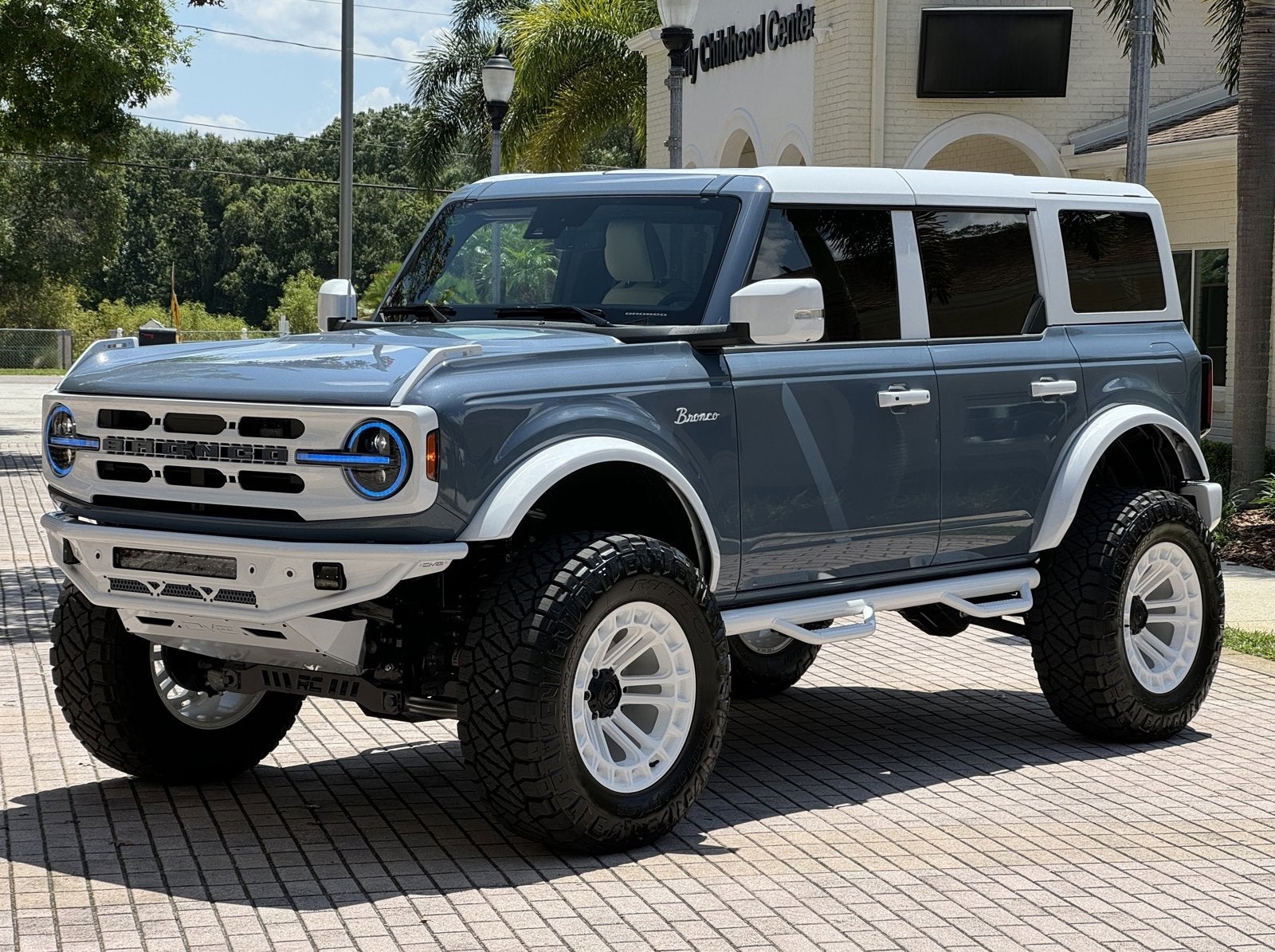 2024 Ford Bronco Outer Banks Retro Hard Top V6 Luxury Package