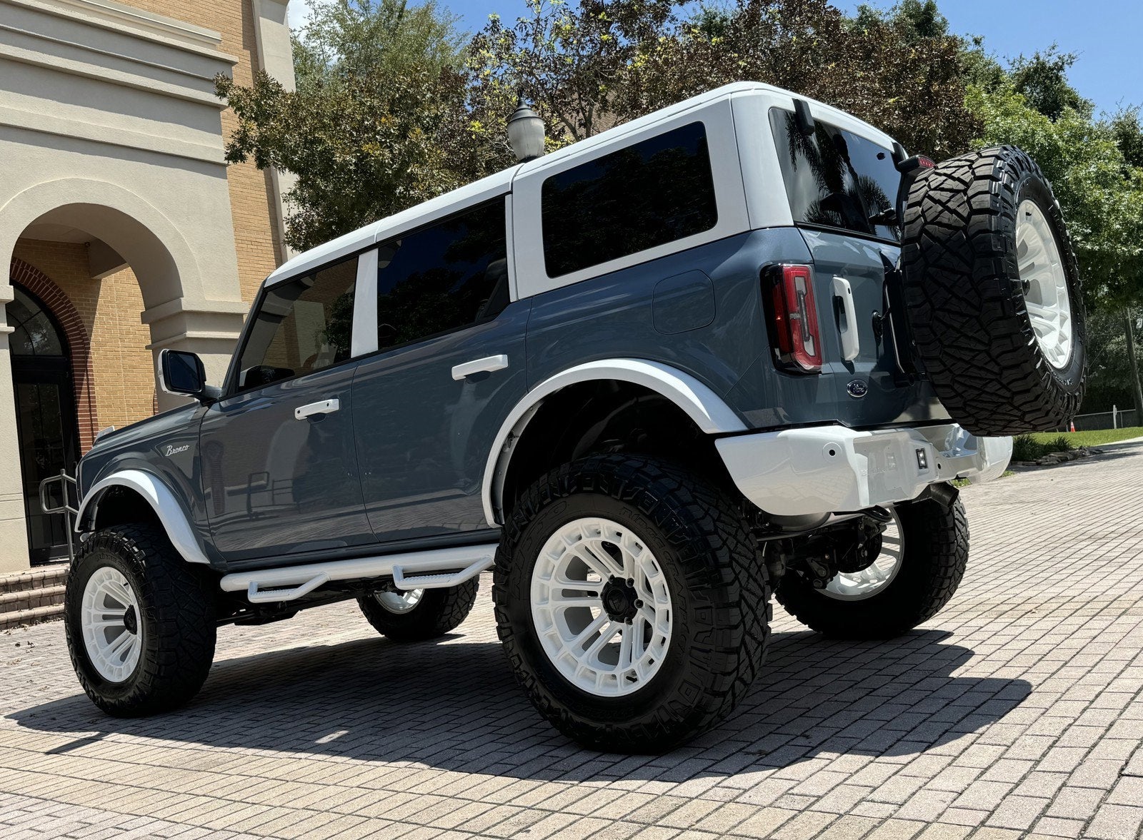 2024 Ford Bronco Outer Banks Retro Hard Top V6 Luxury Package
