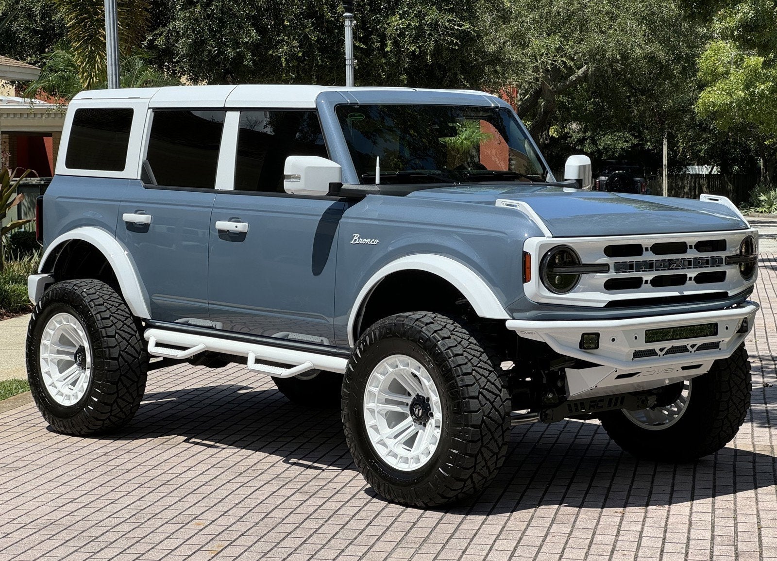 2024 Ford Bronco Outer Banks Retro Hard Top V6 Luxury Package