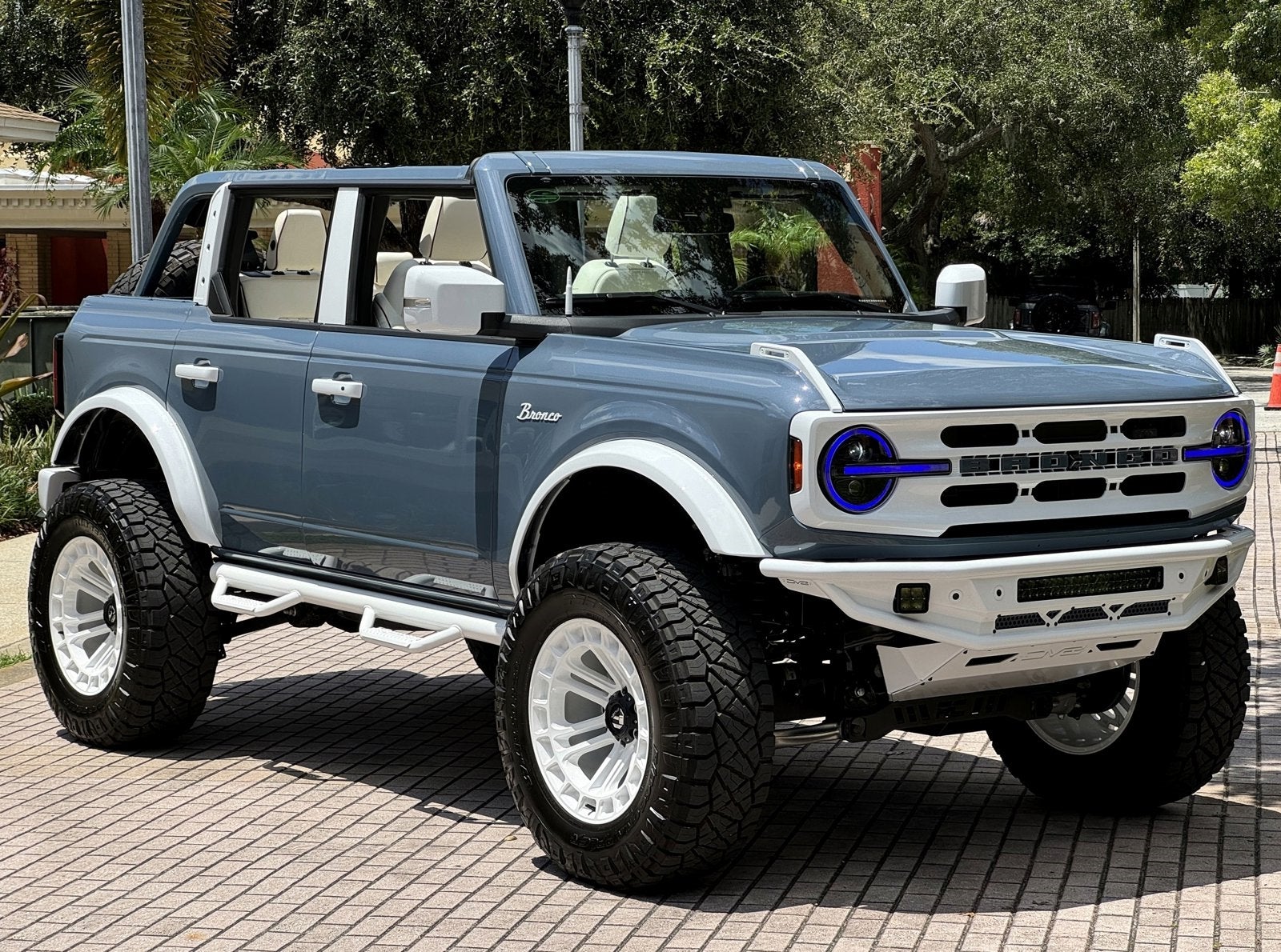2024 Ford Bronco Outer Banks Retro Hard Top V6 Luxury Package