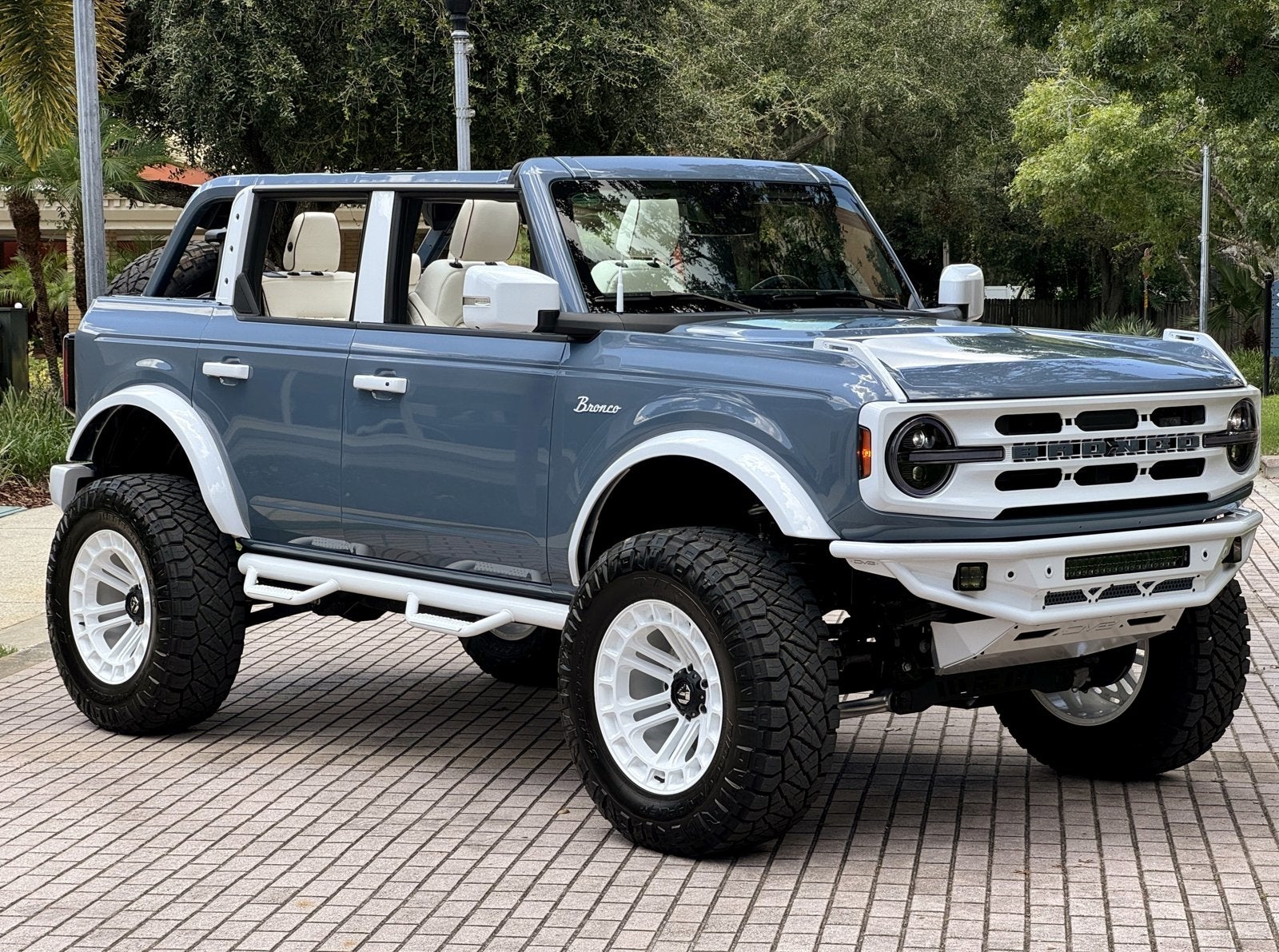 2024 Ford Bronco Outer Banks Retro Hard Top V6 Luxury Package