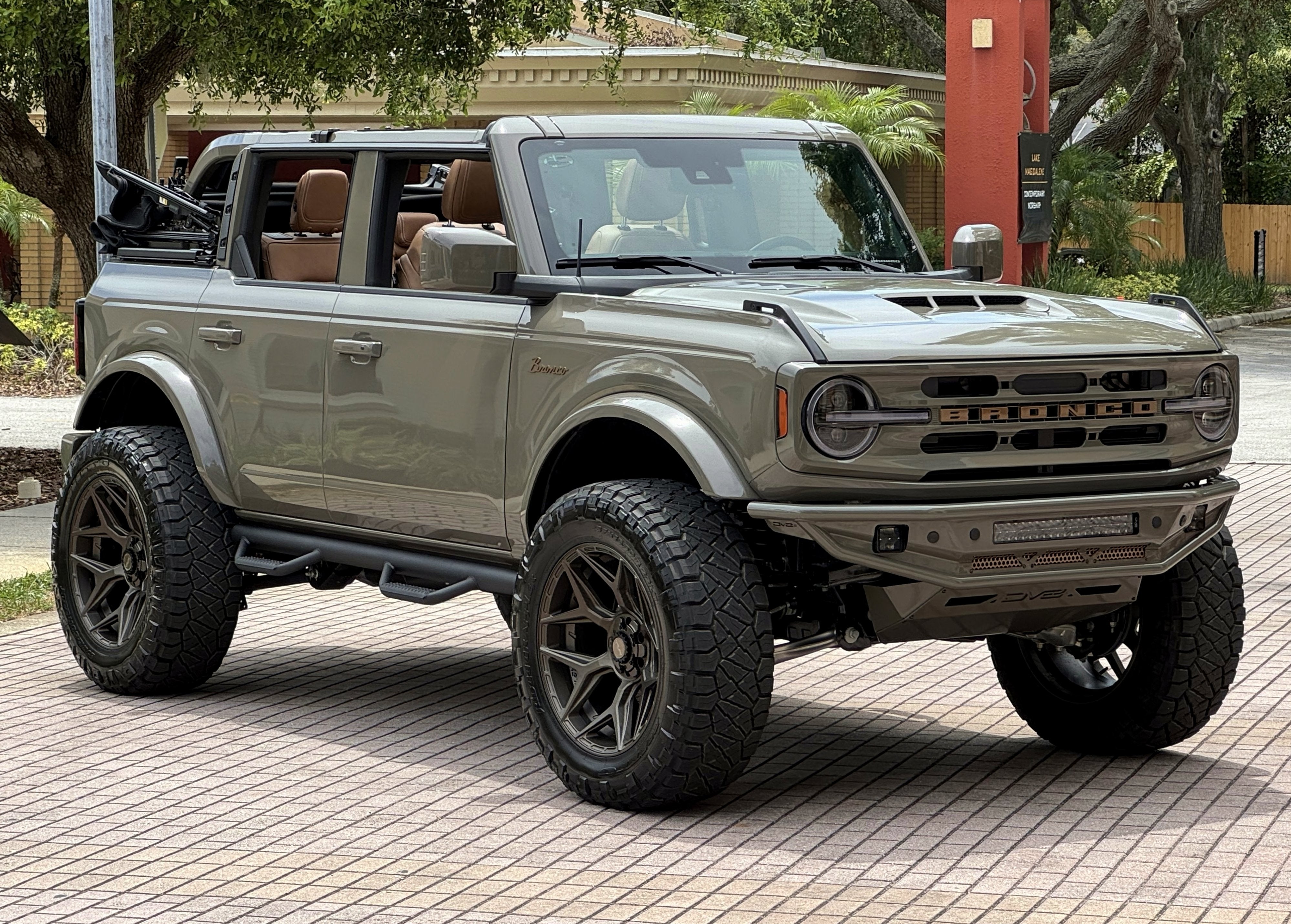 2025 Ford Bronco Outer Banks V6 Custom Lifted