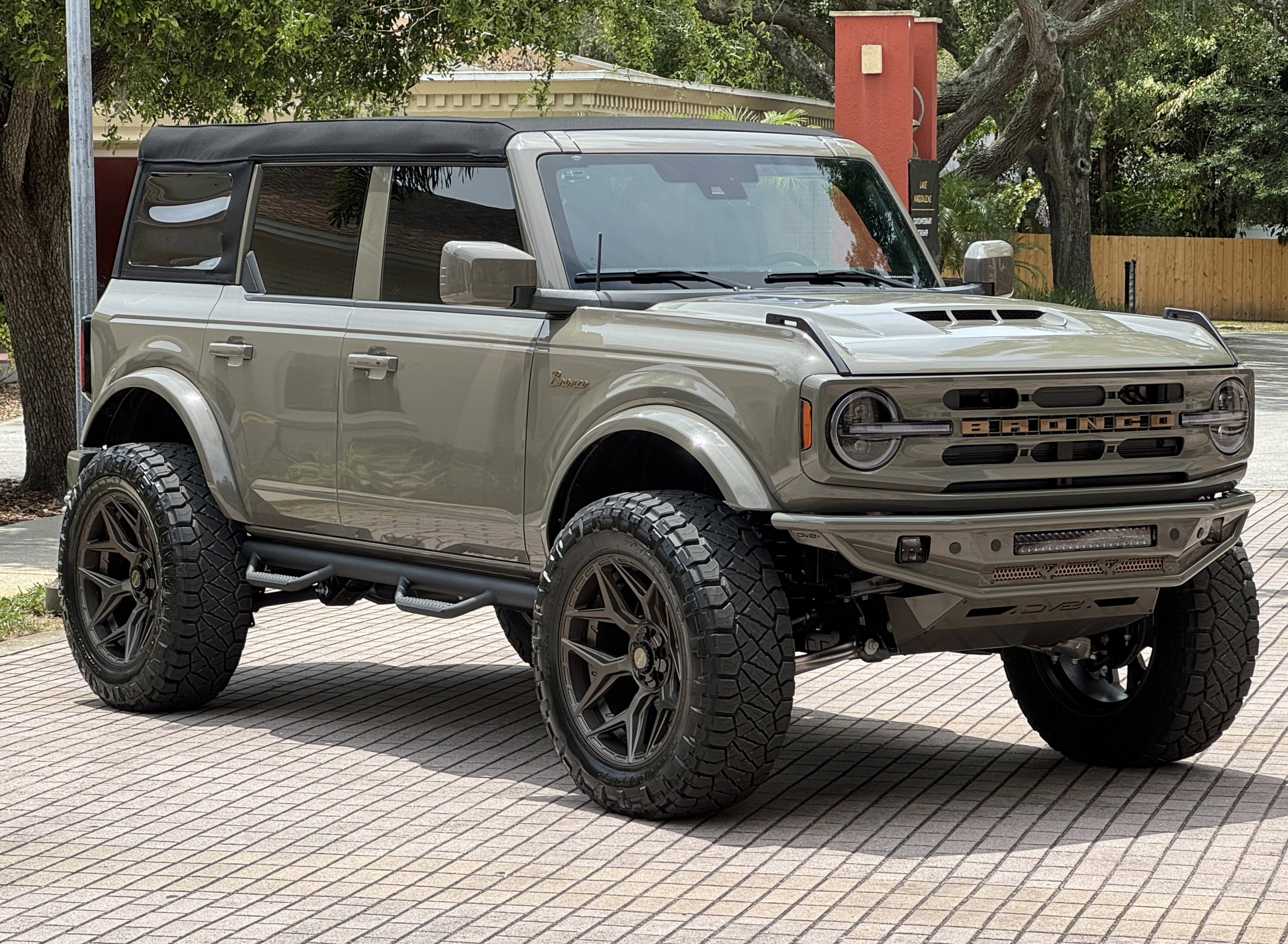 2025 Ford Bronco Outer Banks V6 Custom Lifted