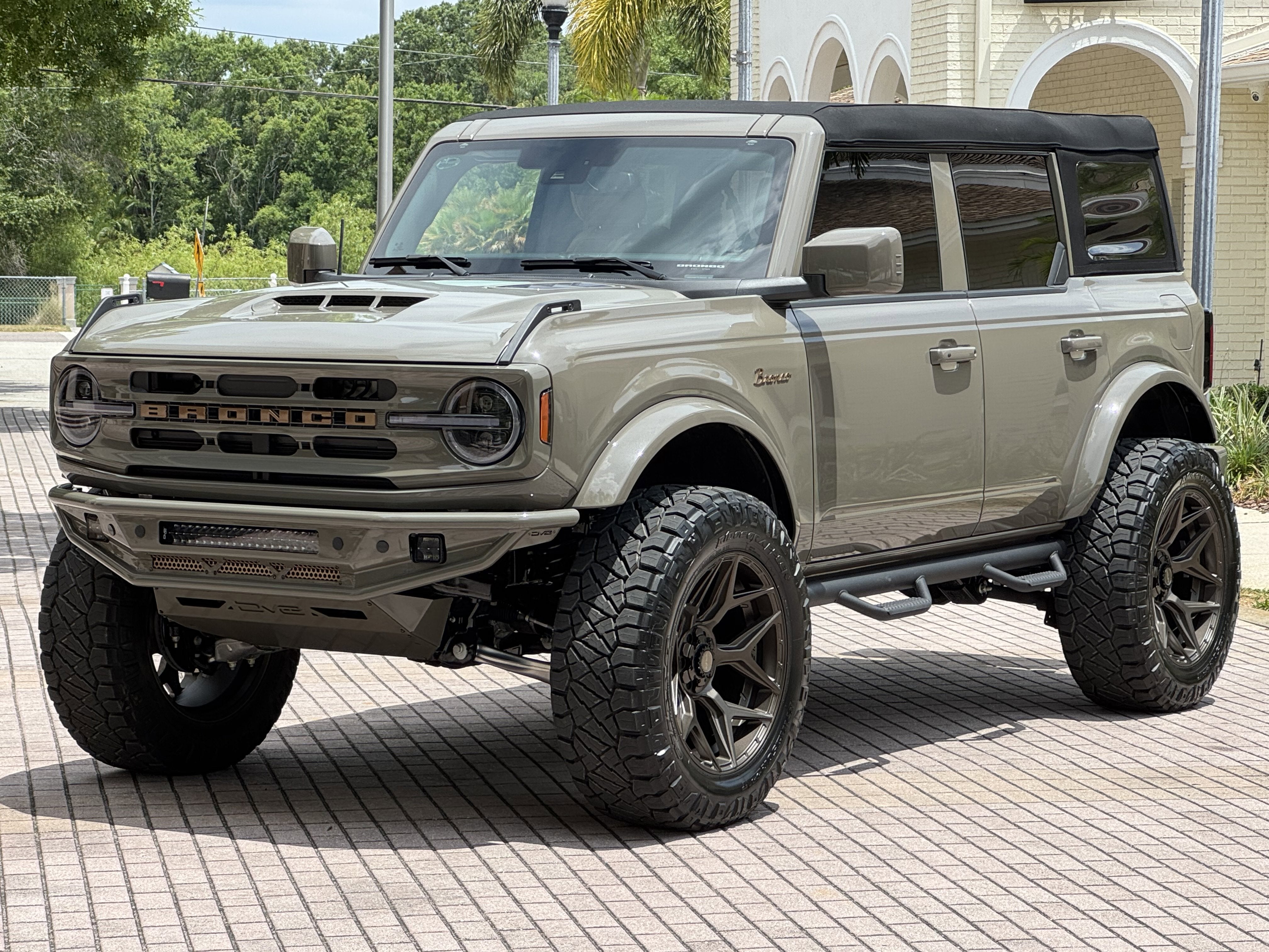 2025 Ford Bronco Outer Banks V6 Custom Lifted