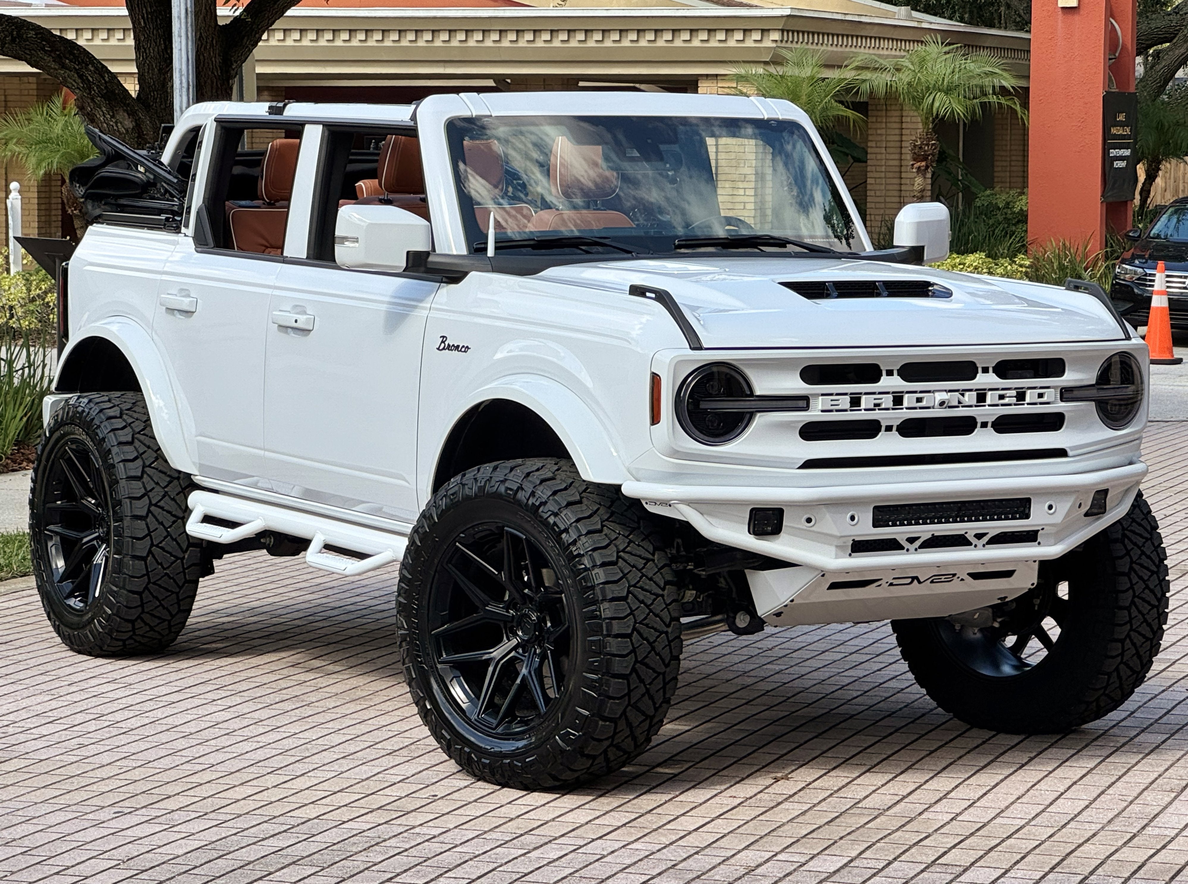 2025 Ford Bronco Outer Banks V6 Luxury Package Custom Lifted