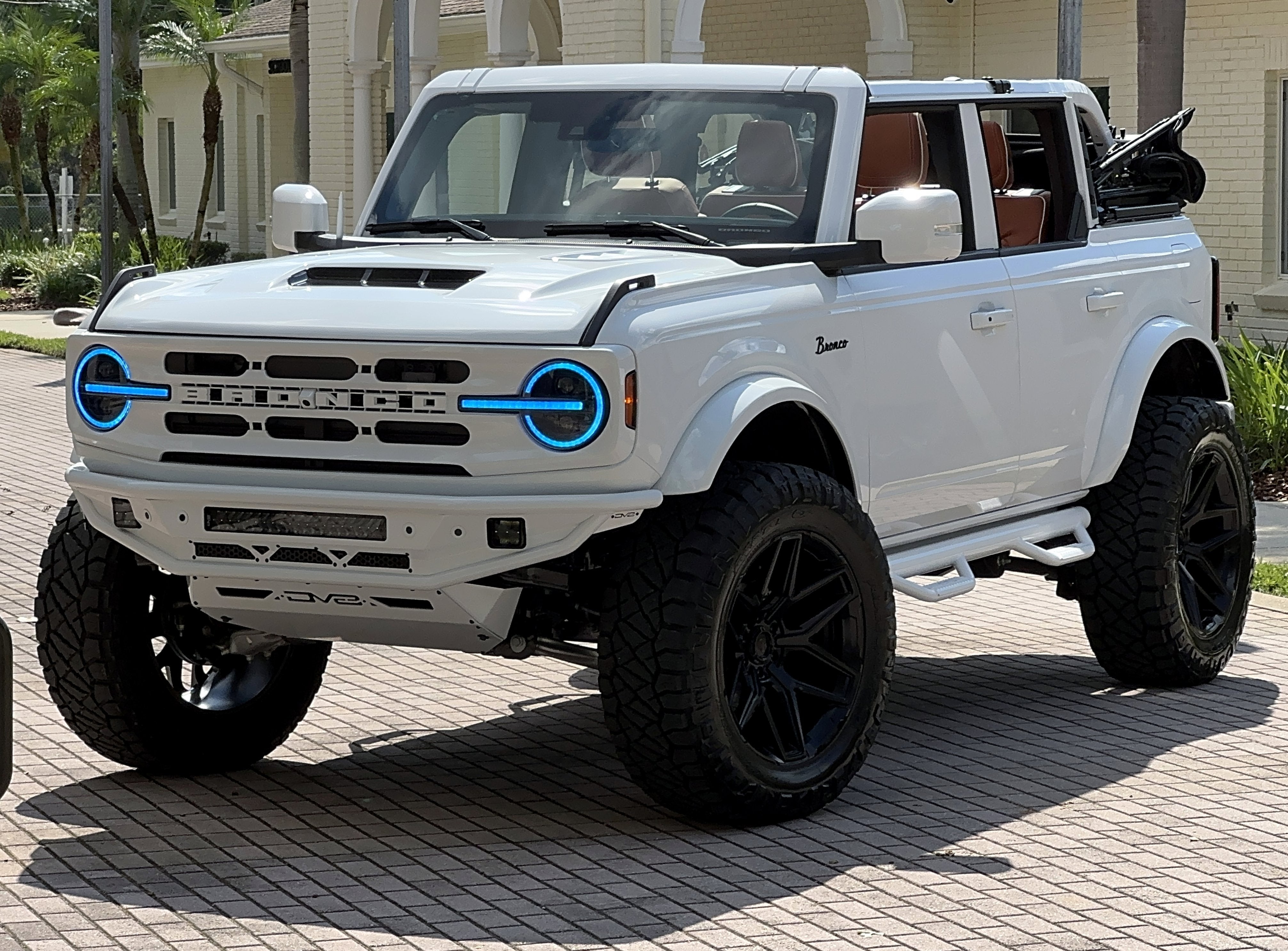 2025 Ford Bronco Outer Banks V6 Luxury Package Custom Lifted