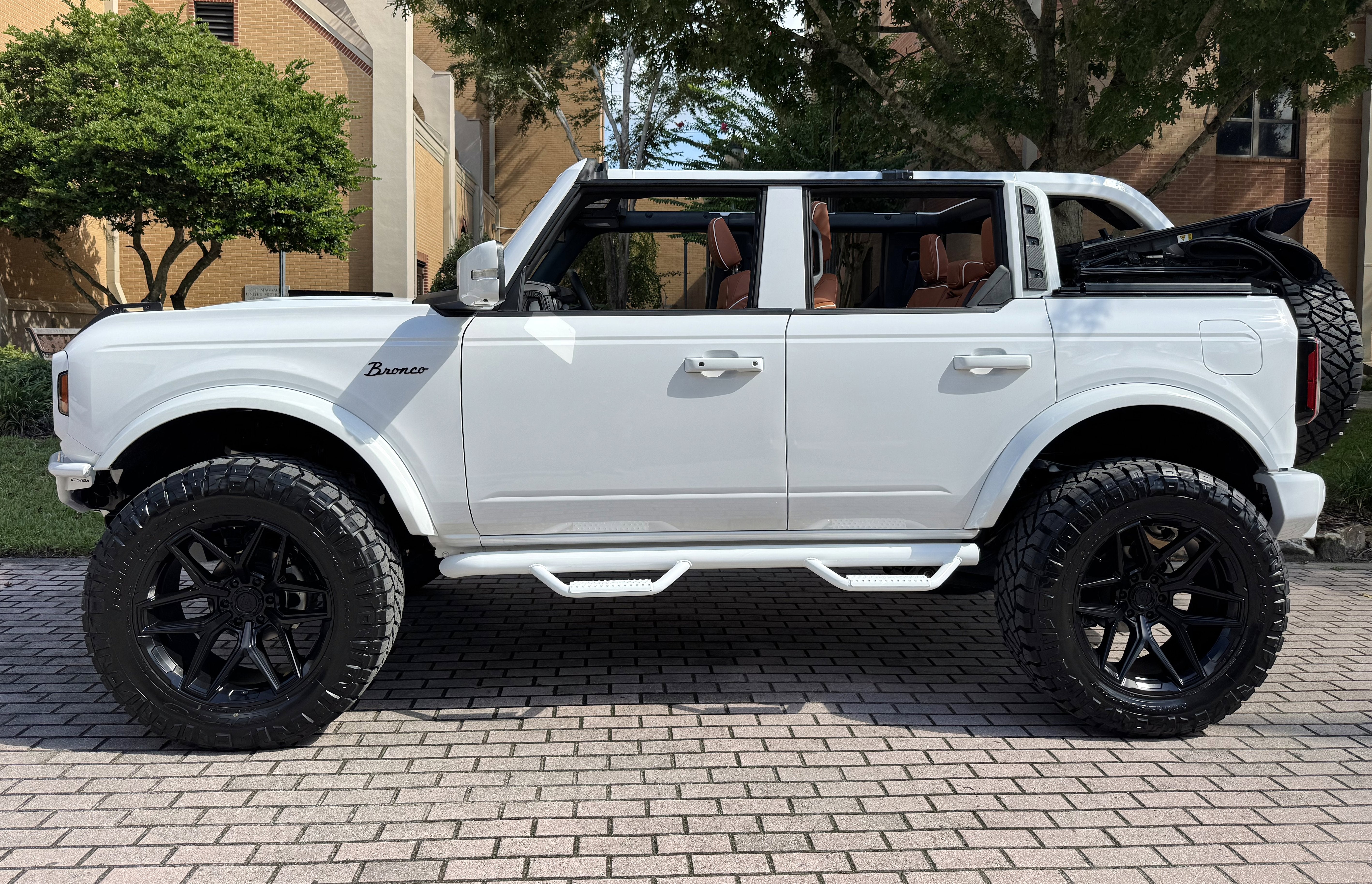 2025 Ford Bronco Outer Banks V6 Luxury Package Custom Lifted