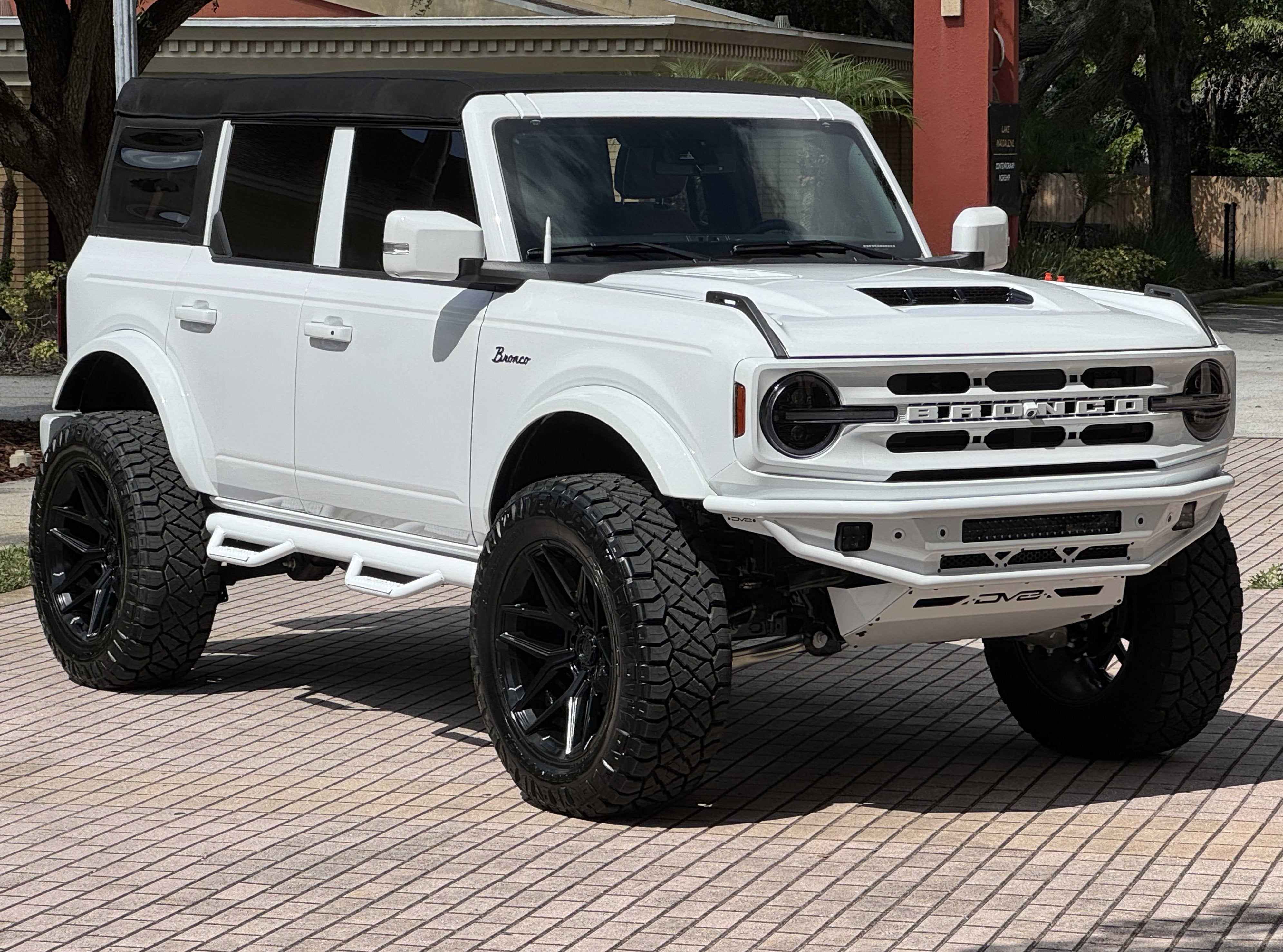 2025 Ford Bronco Outer Banks V6 Luxury Package Custom Lifted