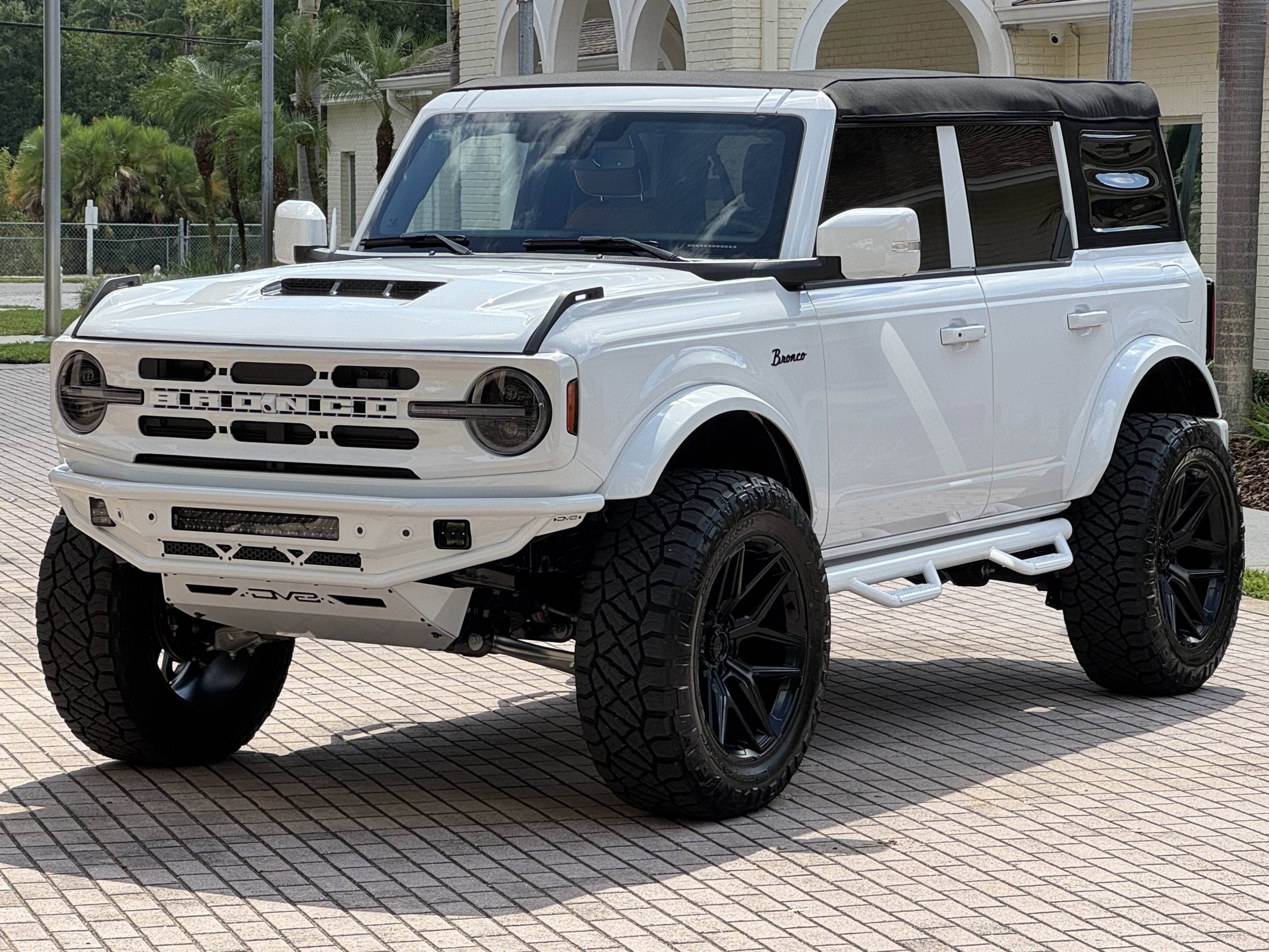 2025 Ford Bronco Outer Banks V6 Luxury Package Custom Lifted