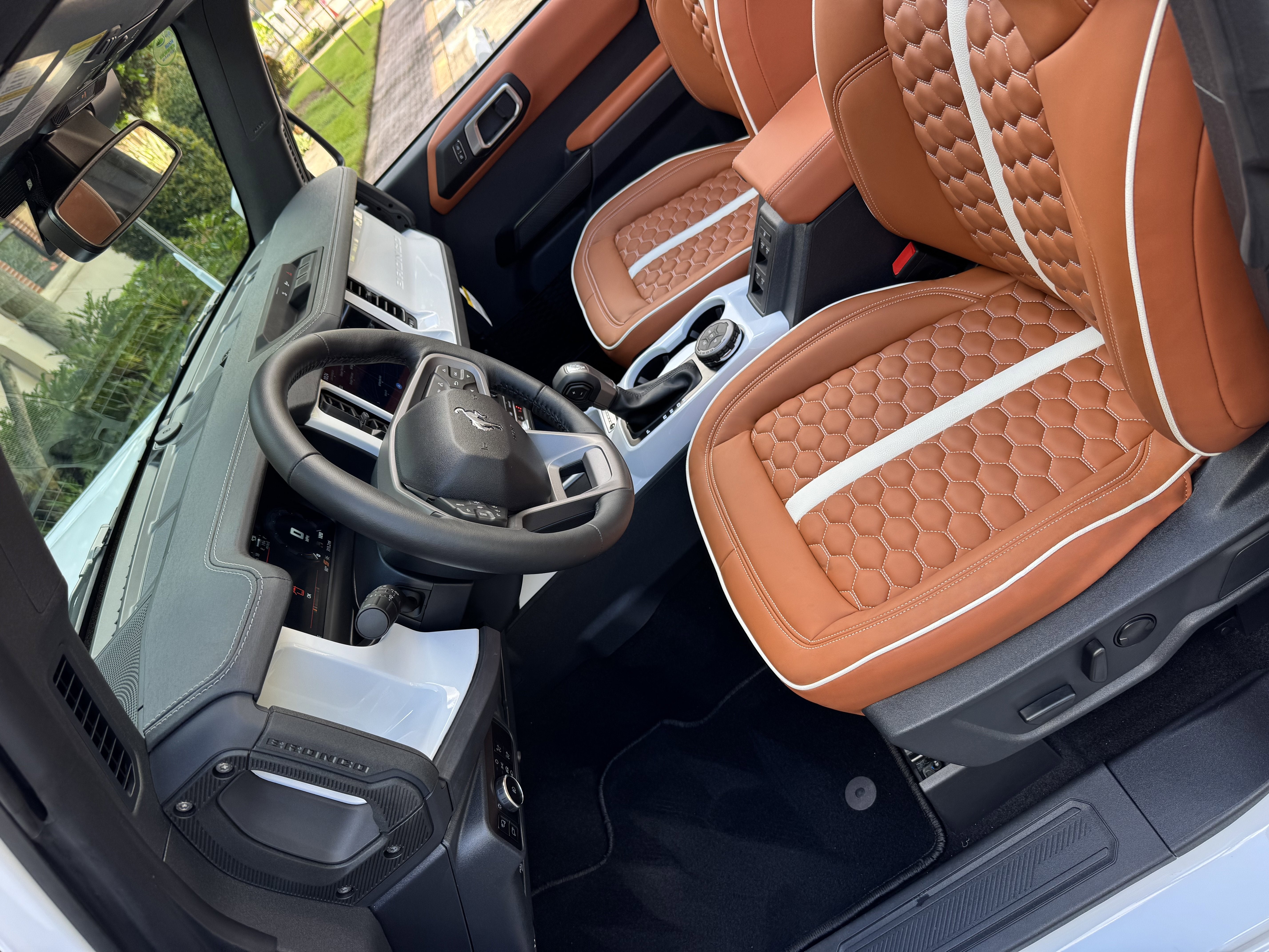 2025 Ford Bronco Outer Banks V6 Luxury Package Custom Lifted