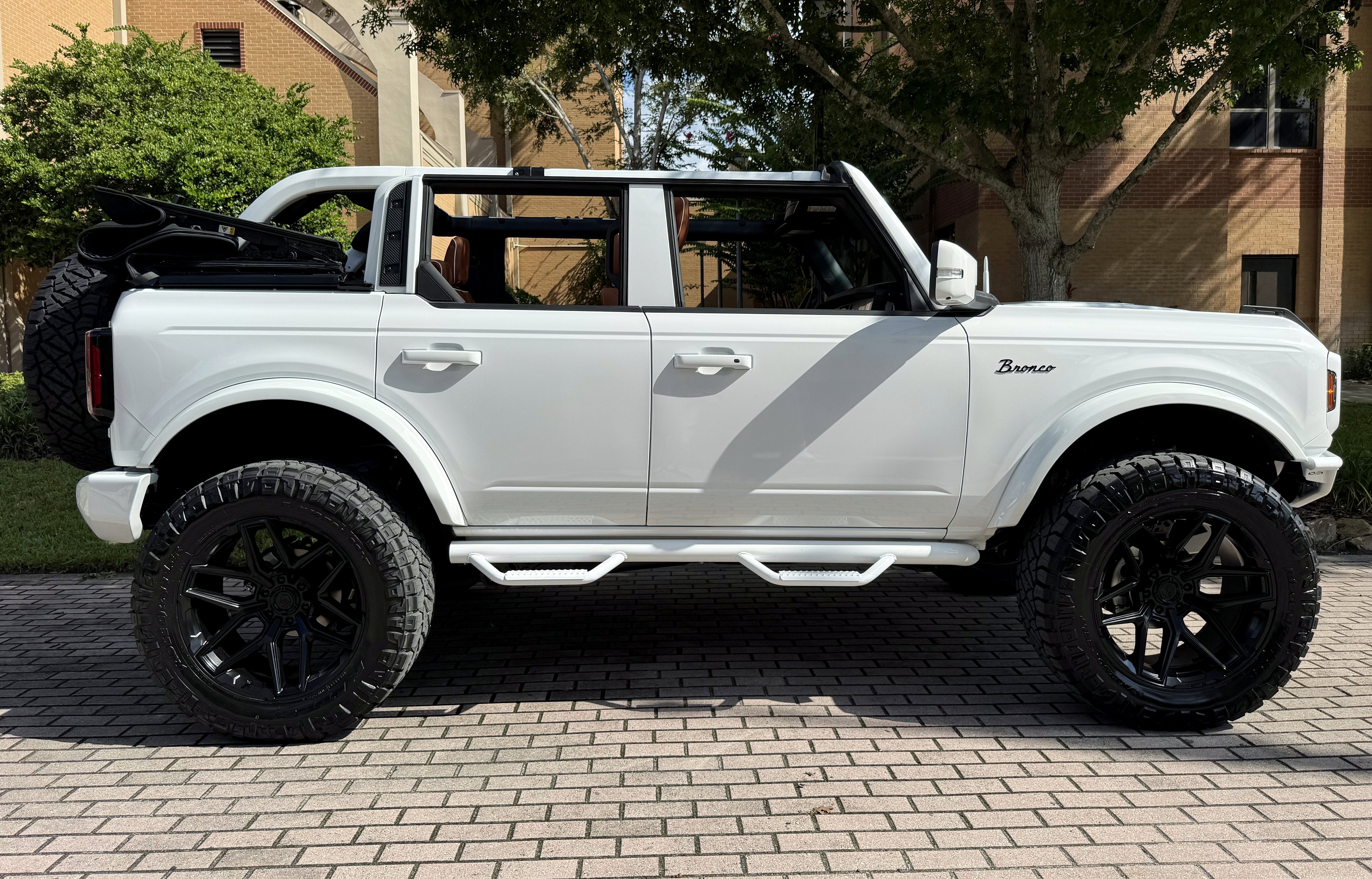 2025 Ford Bronco Outer Banks V6 Luxury Package Custom Lifted