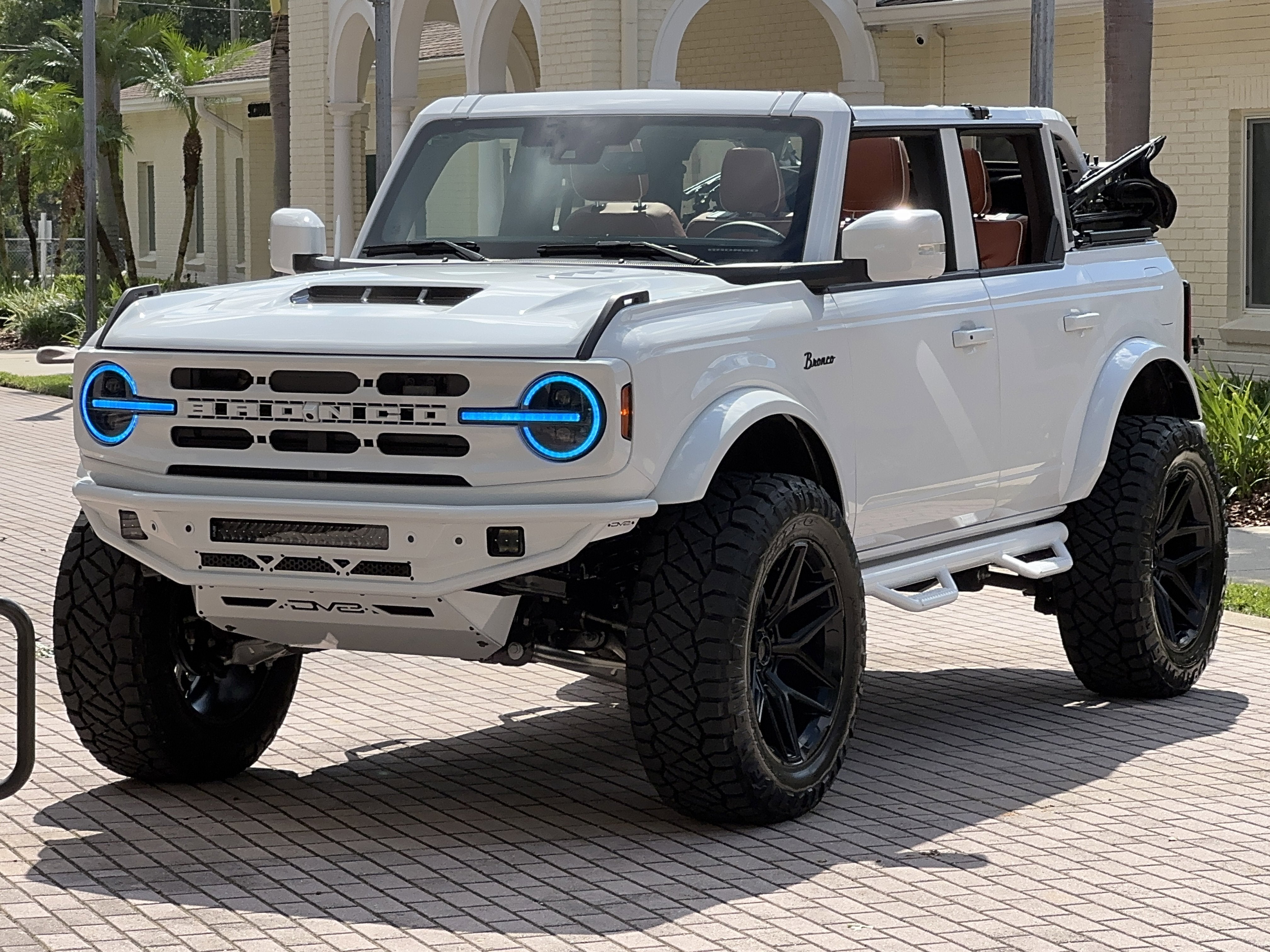 2025 Ford Bronco Outer Banks V6 Luxury Package Custom Lifted