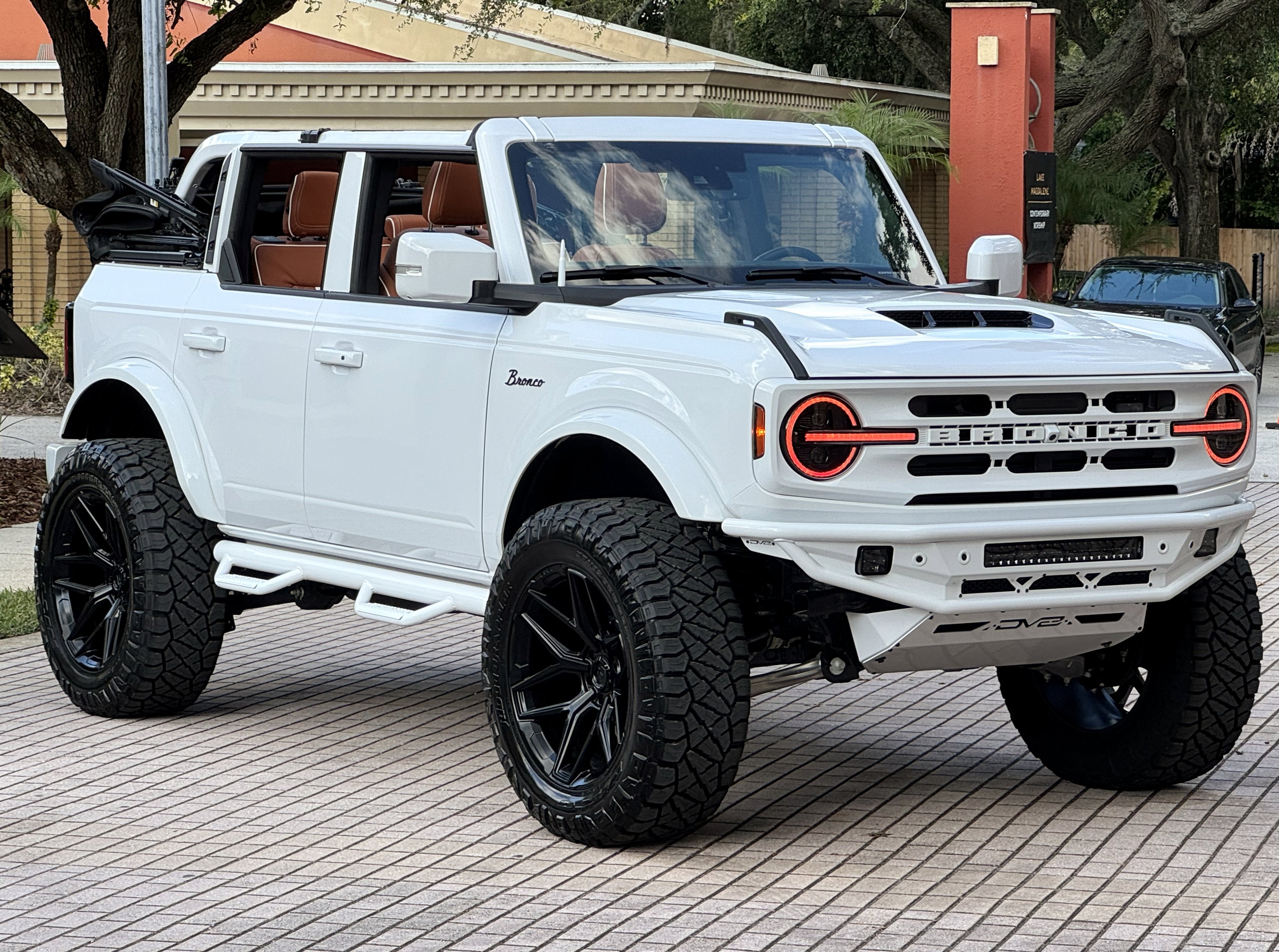 2025 Ford Bronco Outer Banks V6 Luxury Package Custom Lifted