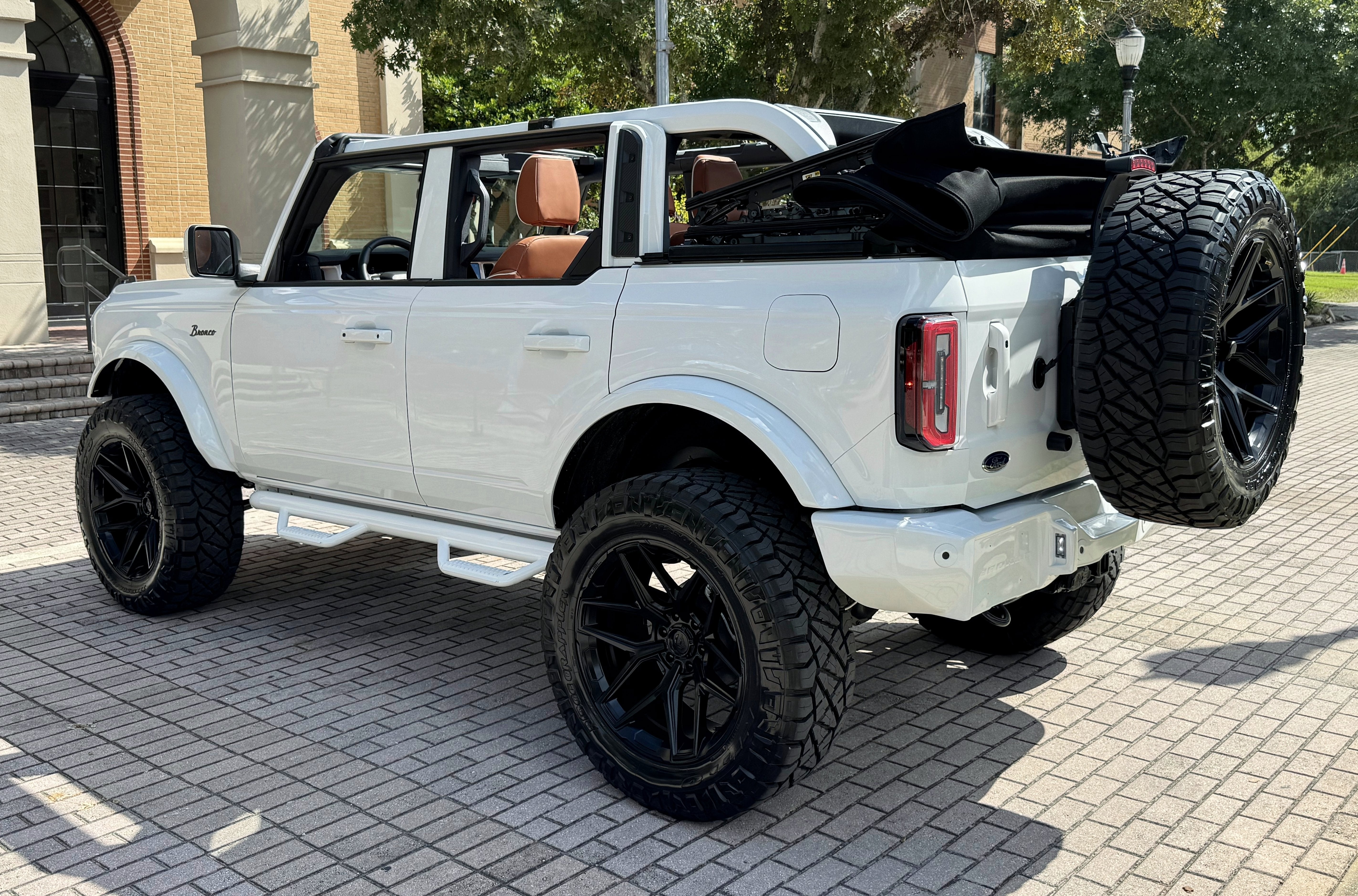2025 Ford Bronco Outer Banks V6 Luxury Package Custom Lifted