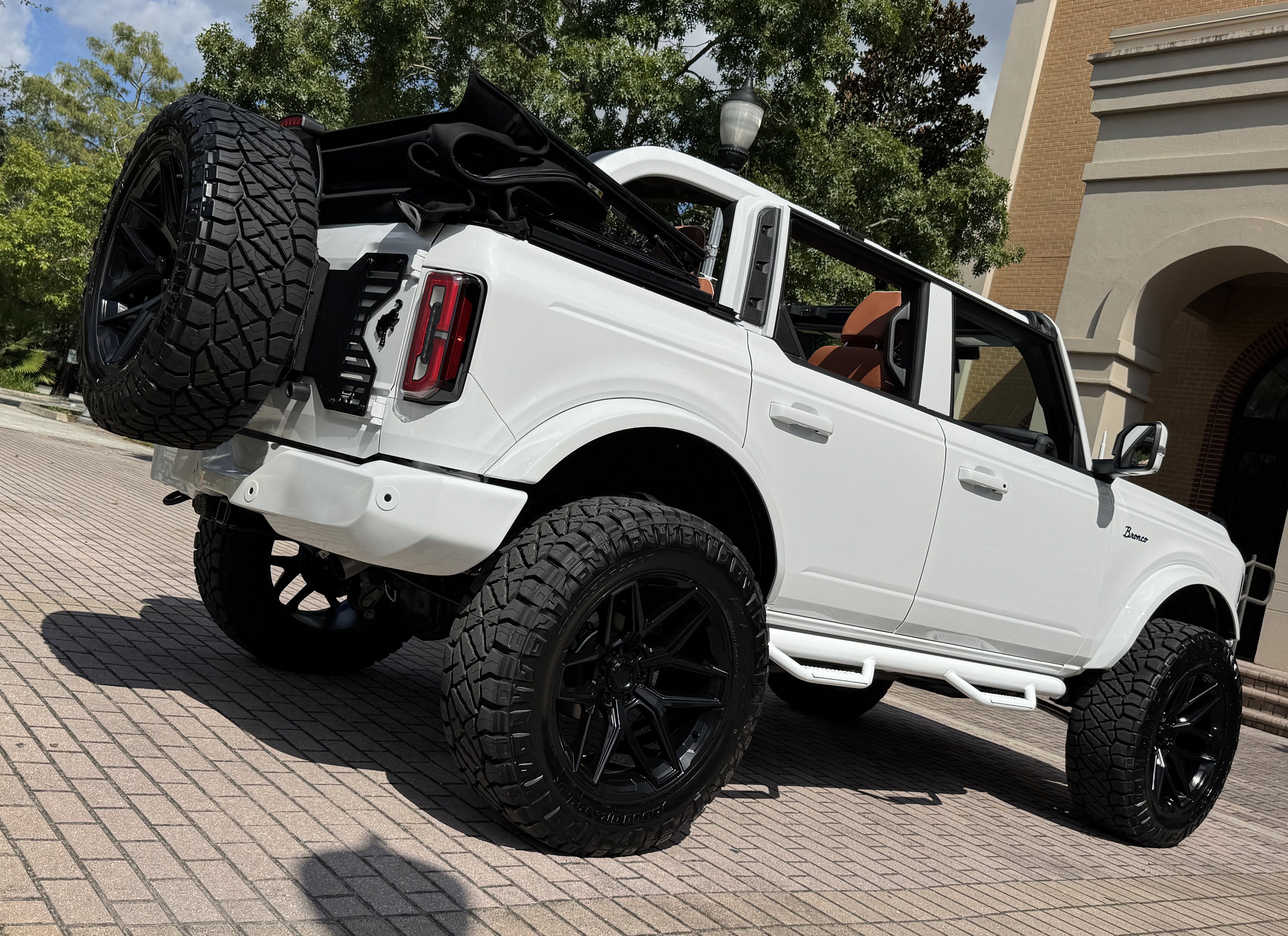 2025 Ford Bronco Outer Banks V6 Luxury Package Custom Lifted