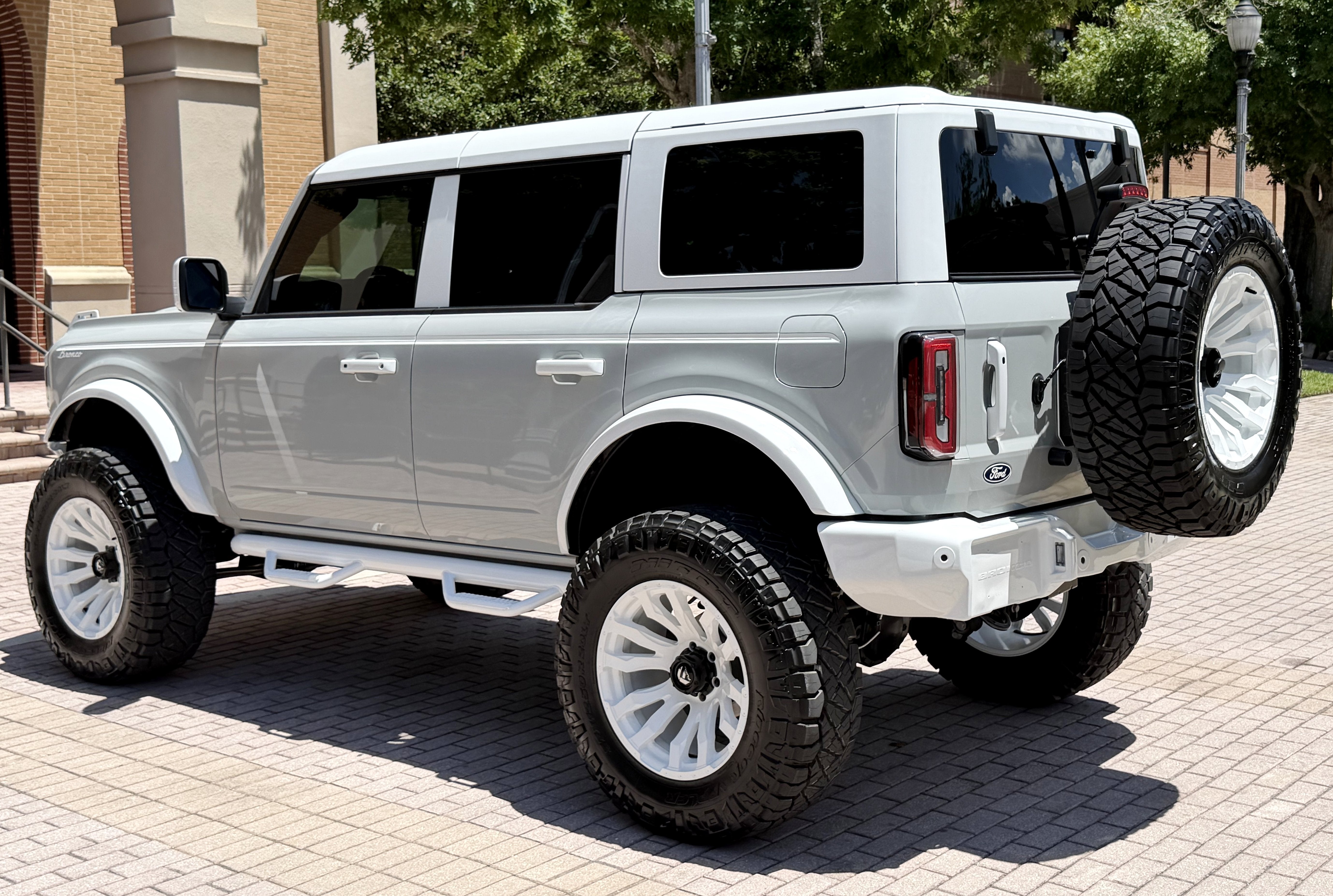 2026 Ford Bronco V6 Retro Outer Banks Luxury Pkg Custom Lifted